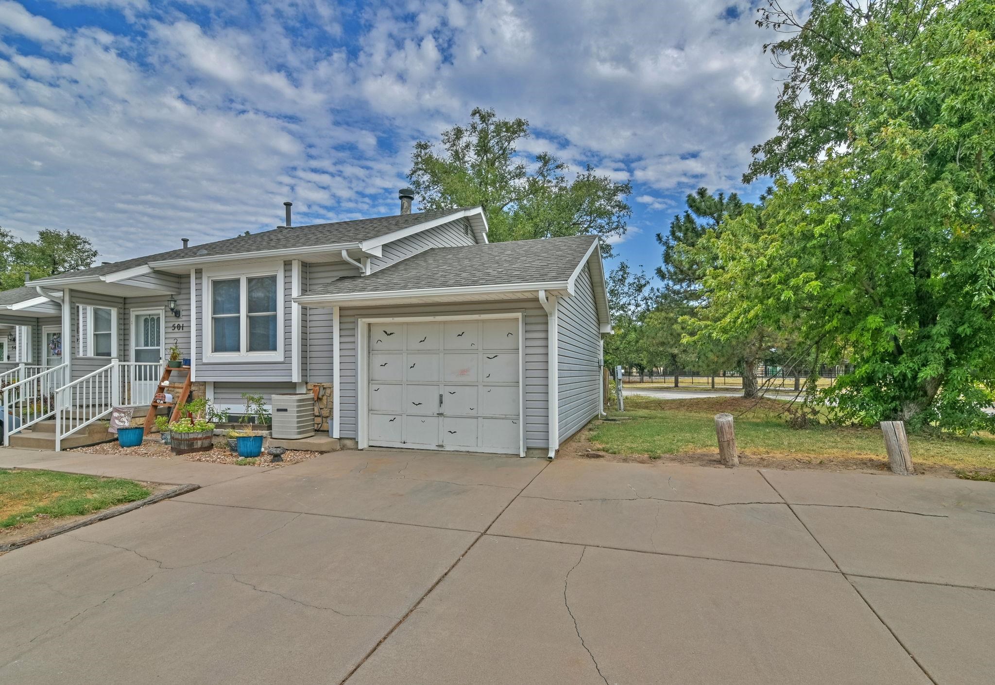 4115 W Zoo Blvd Property Photo 2