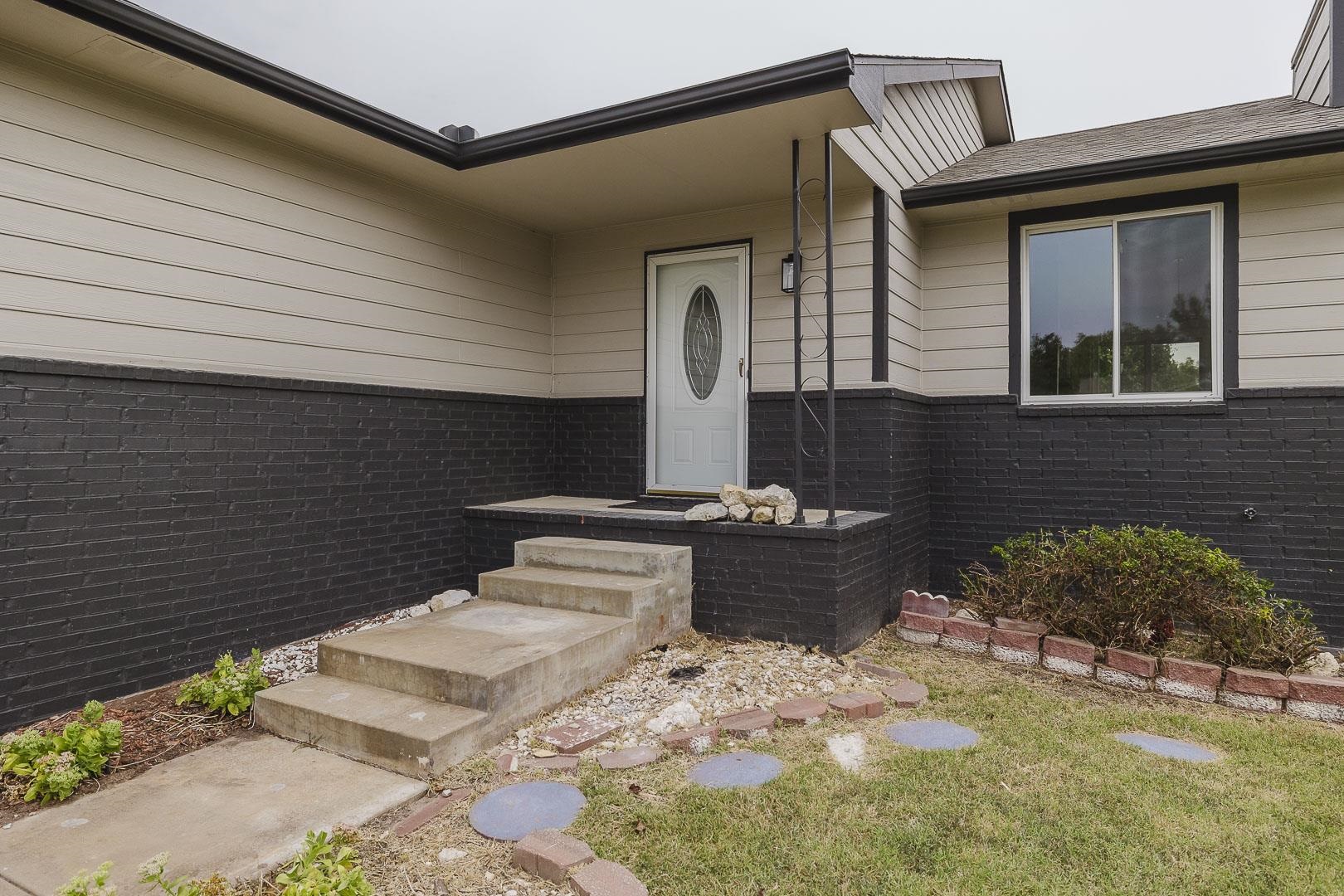 5102 N Blackhawk St. Property Photo 7