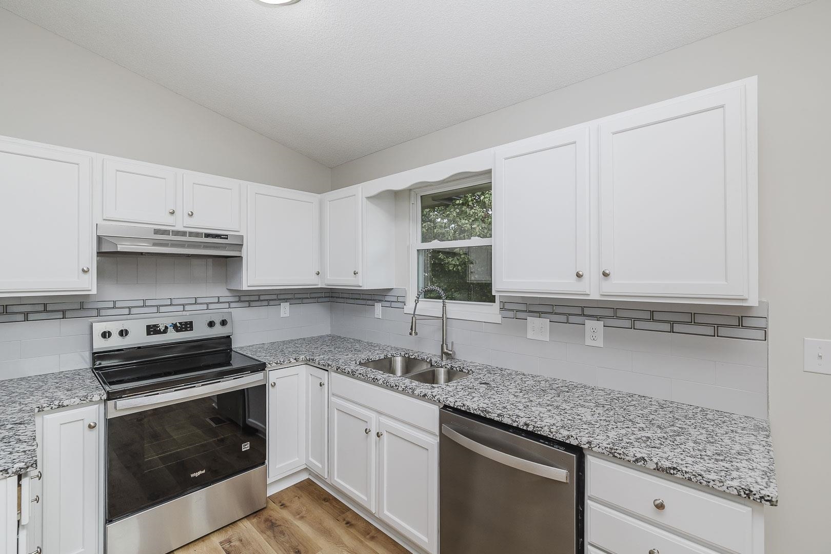 5102 N Blackhawk St. Property Photo 14