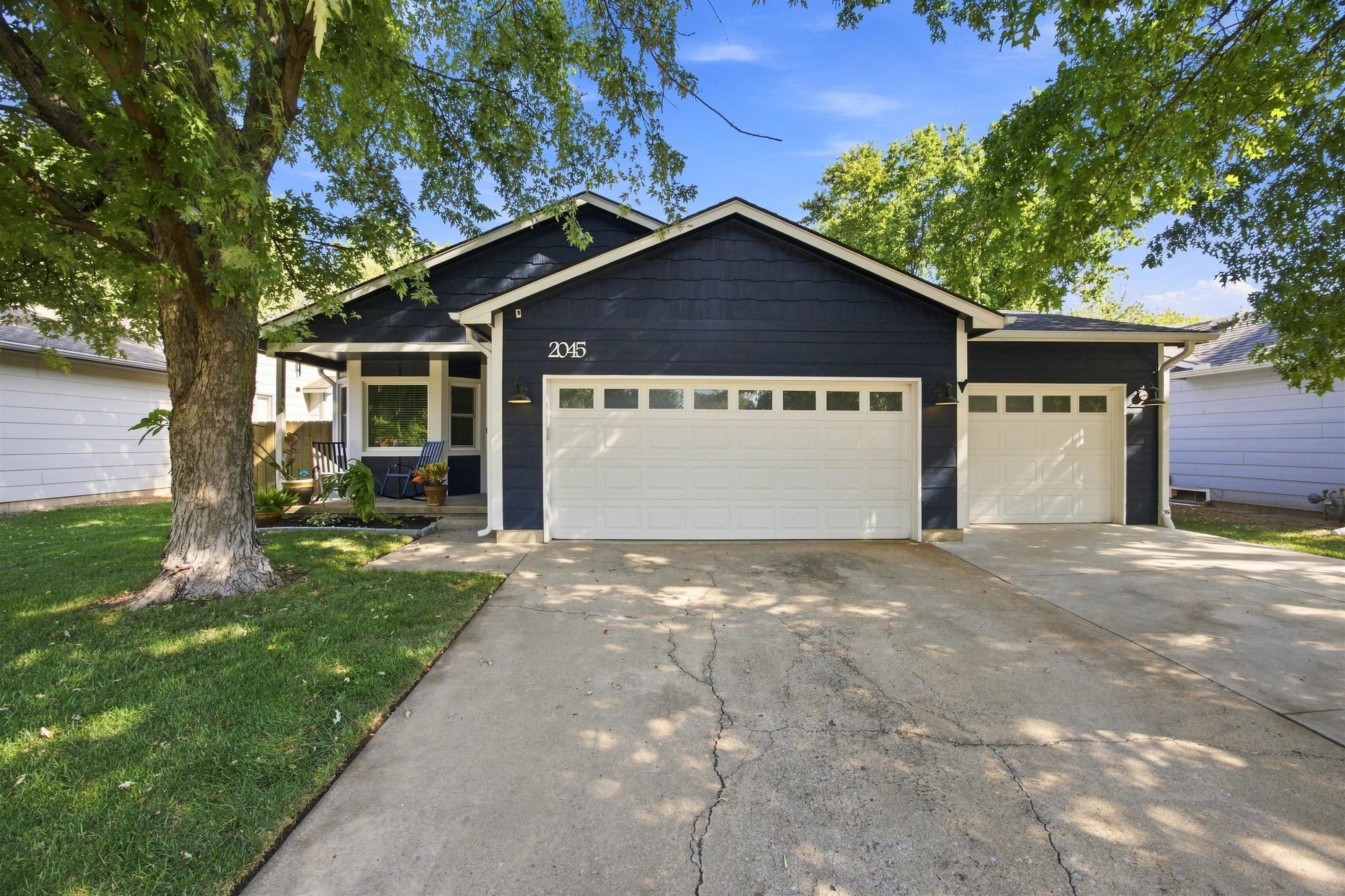 2045 N Parkridge Ct Property Photo 1