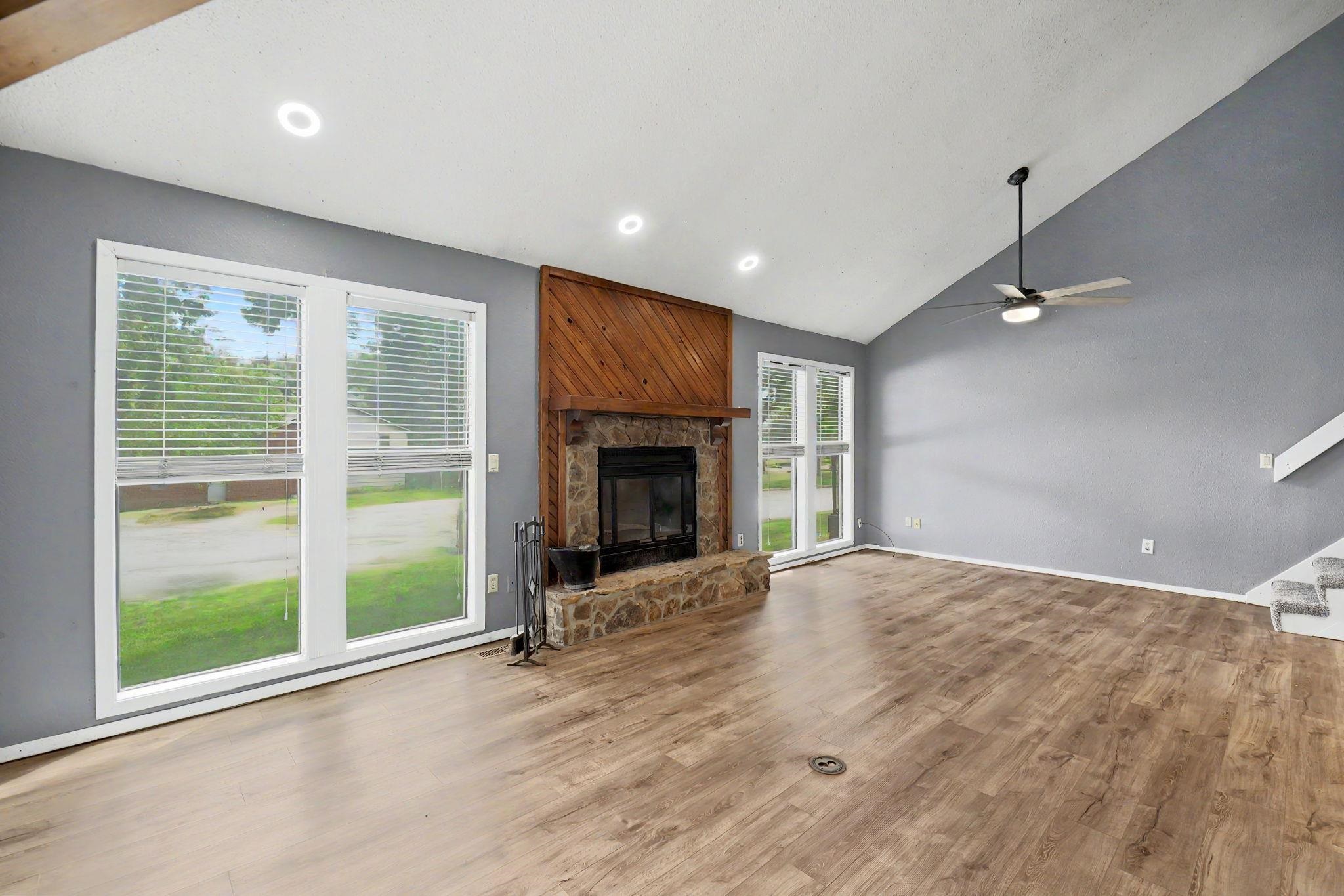 2421 S Yellowstone St #302 Property Photo 4