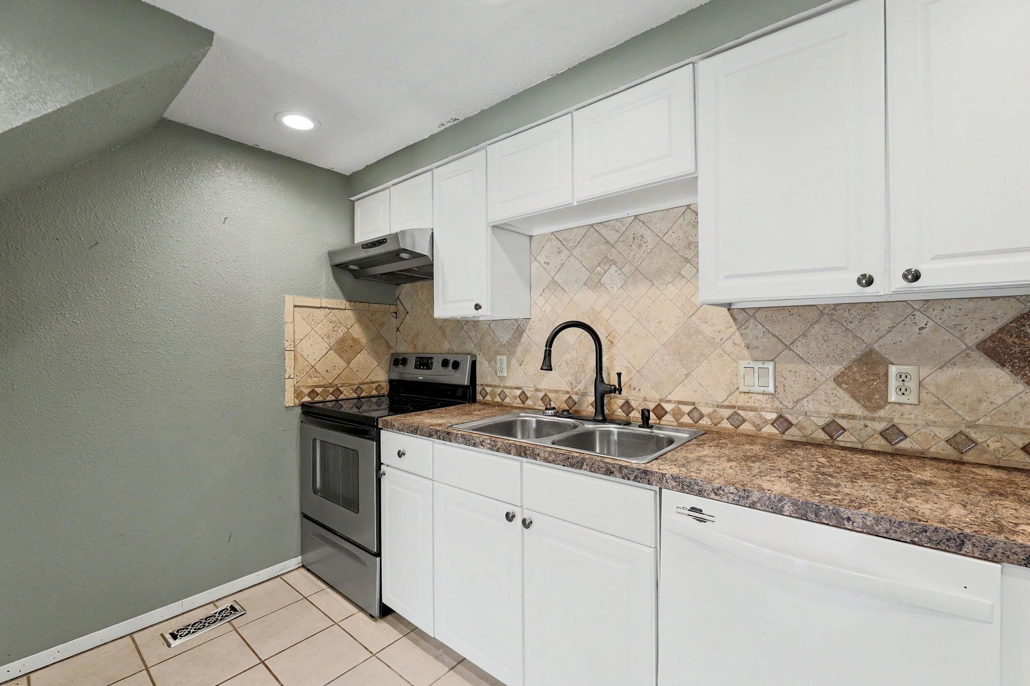2421 S Yellowstone St #302 Property Photo 12