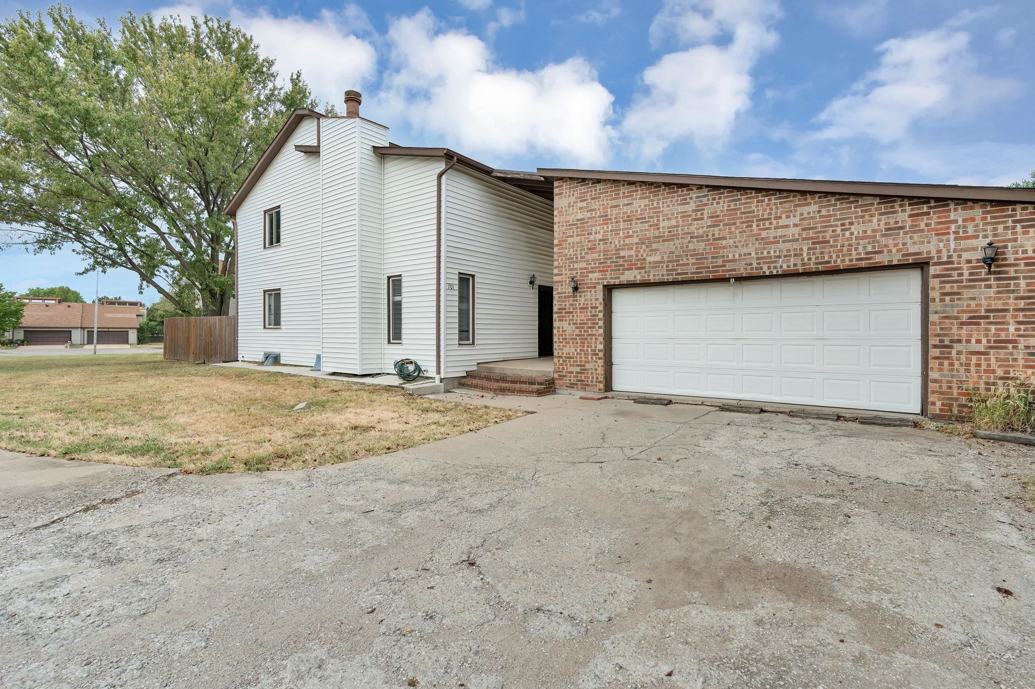 2403 N Walden Dr. #701 Property Photo 3