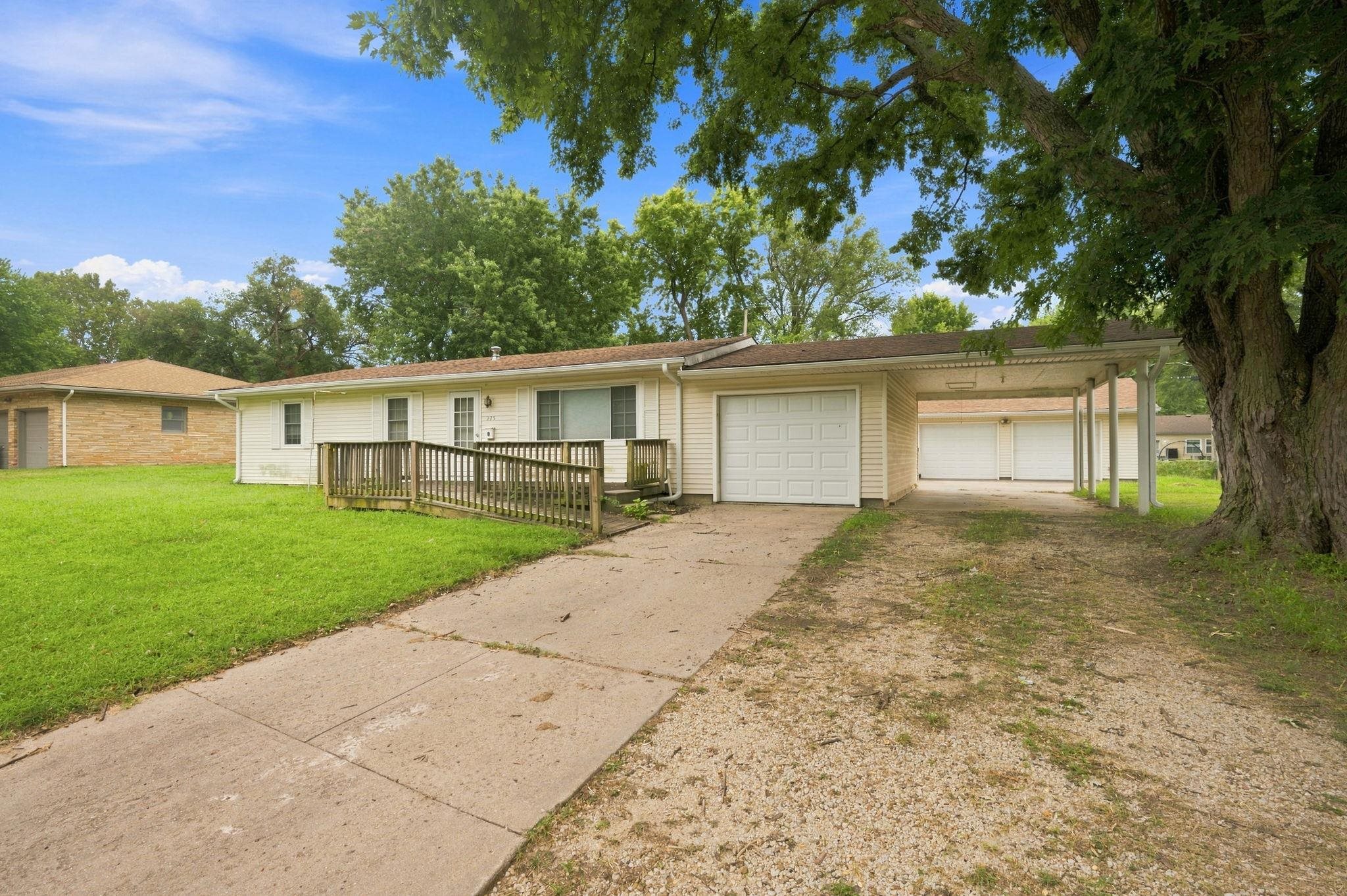 225 Belair St Property Photo 3