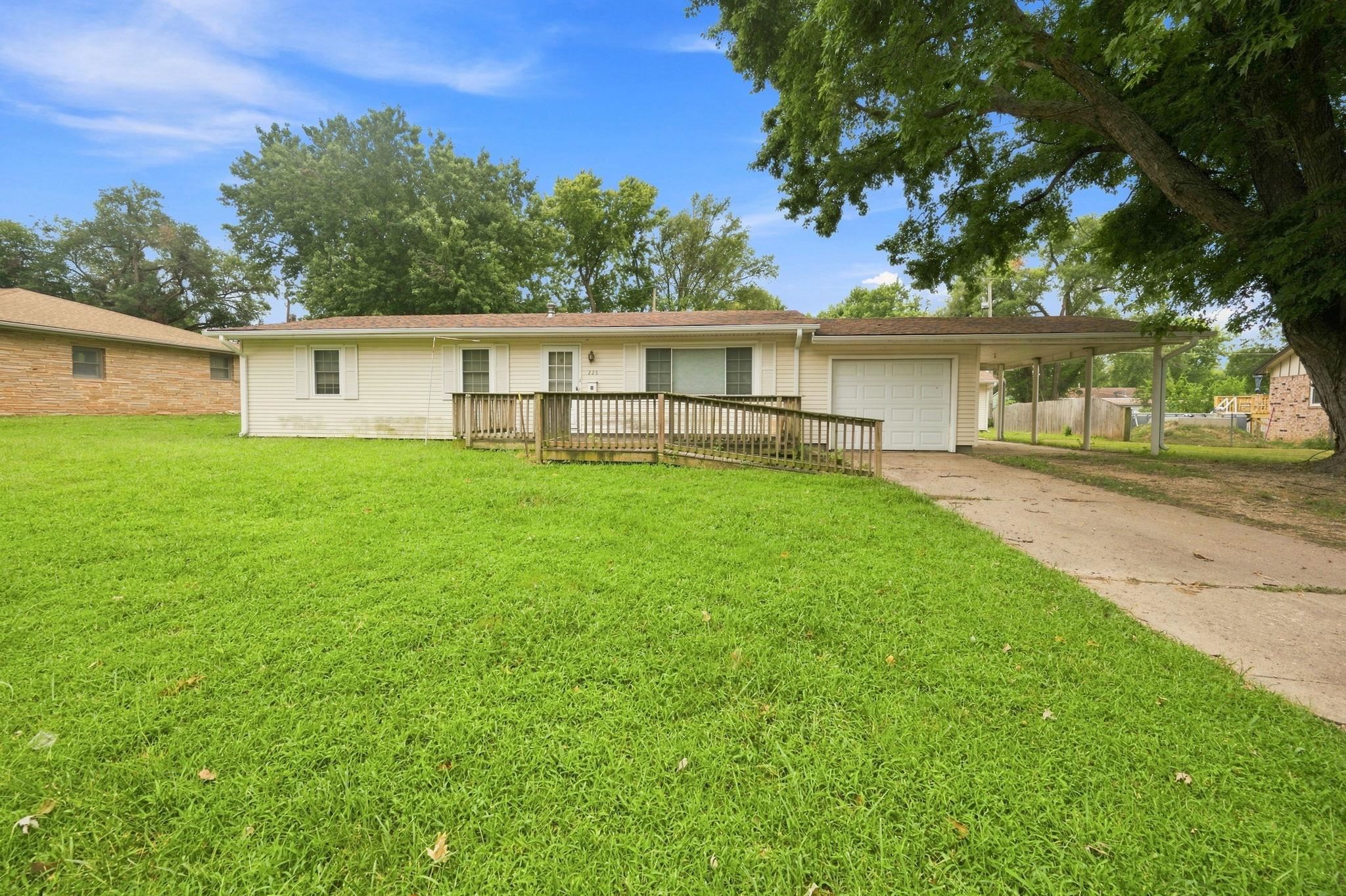 225 Belair St Property Photo 4
