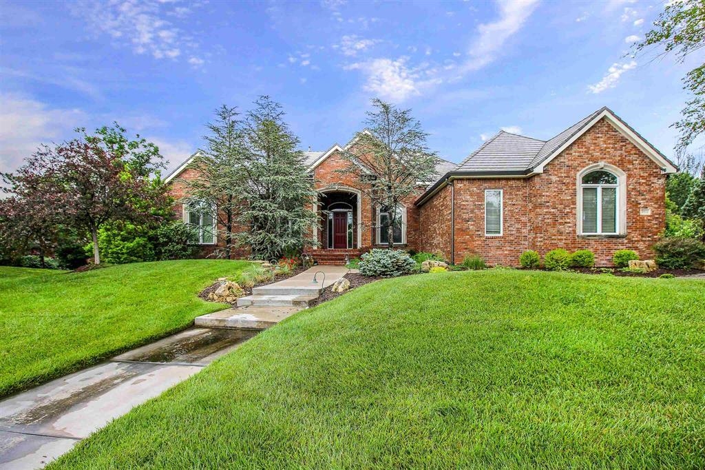 8513 E Bridlewood Property Photo