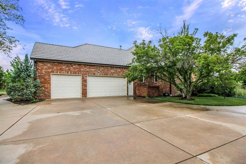 8513 E Bridlewood Property Photo 2