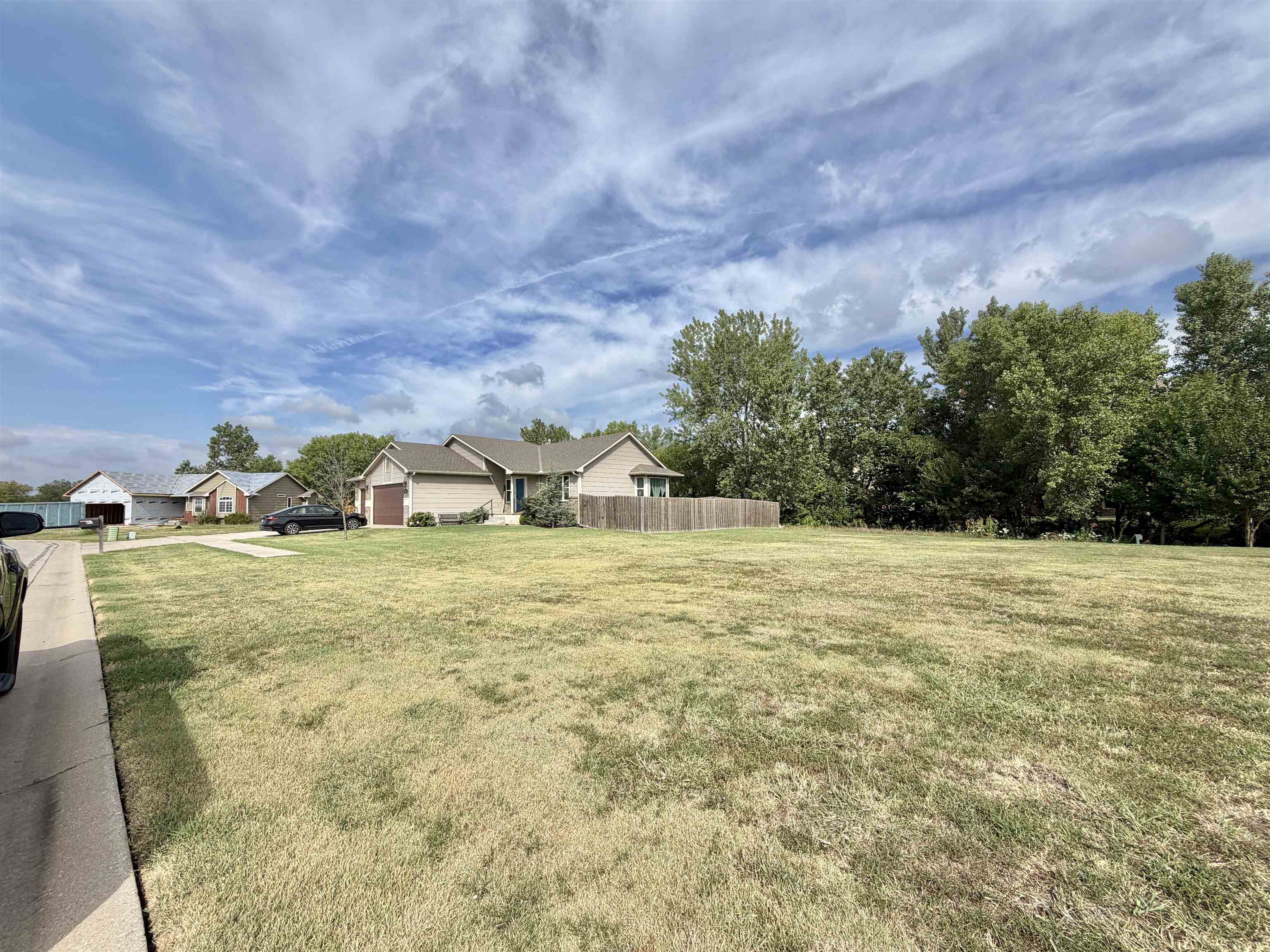 814 N Homestead Dr Property Photo 3