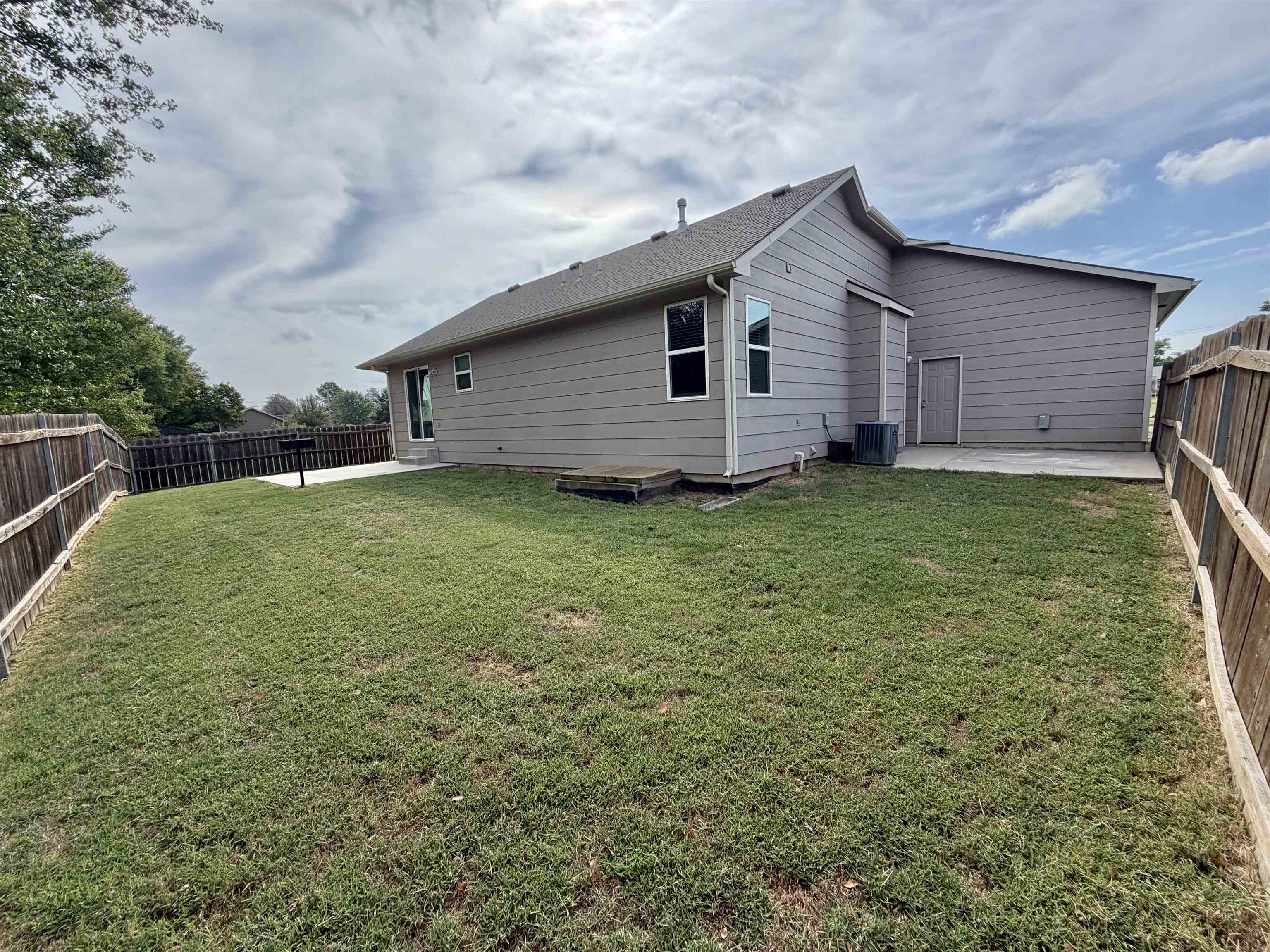 814 N Homestead Dr Property Photo 5