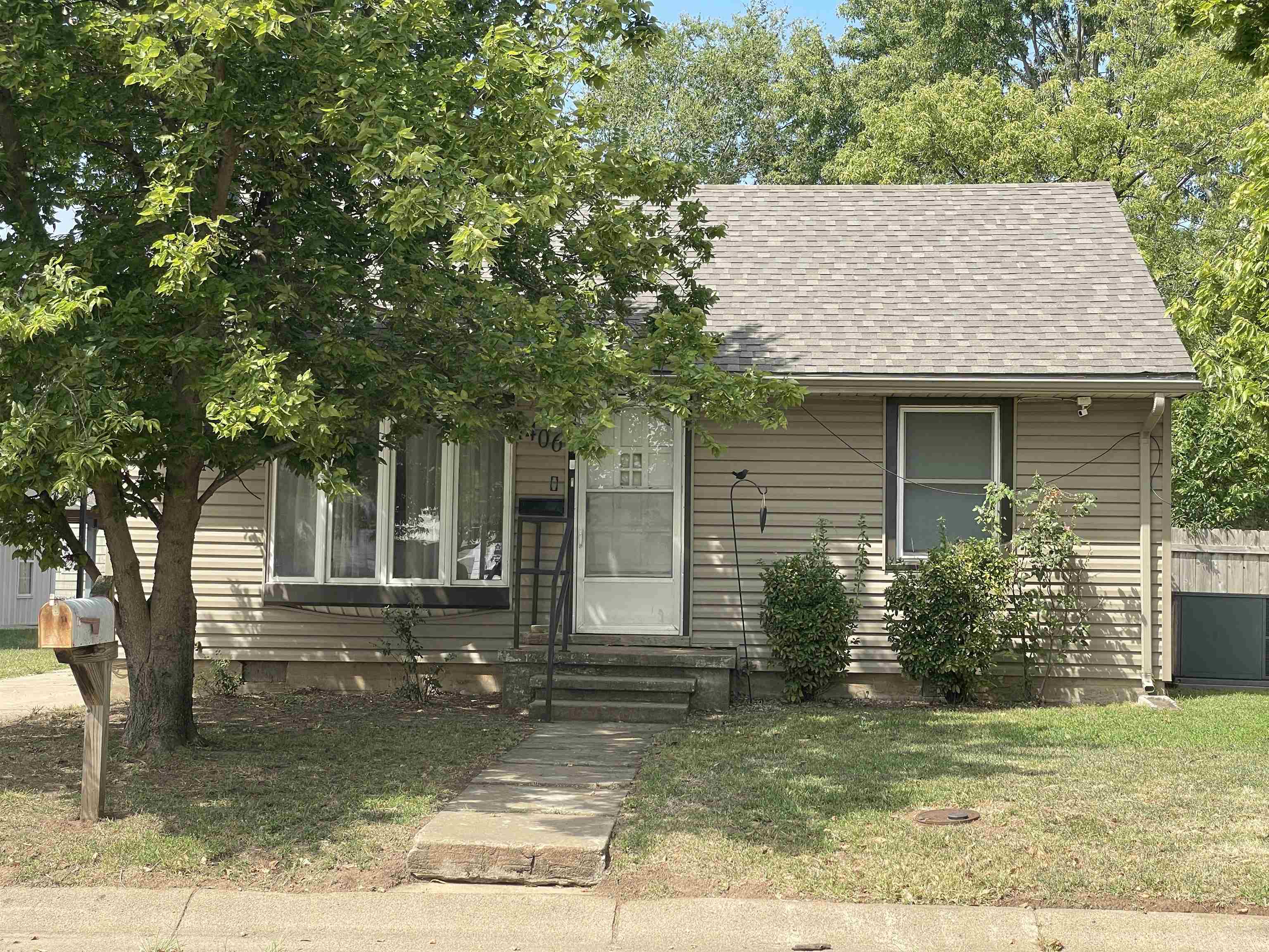 1406 N B Property Photo 1