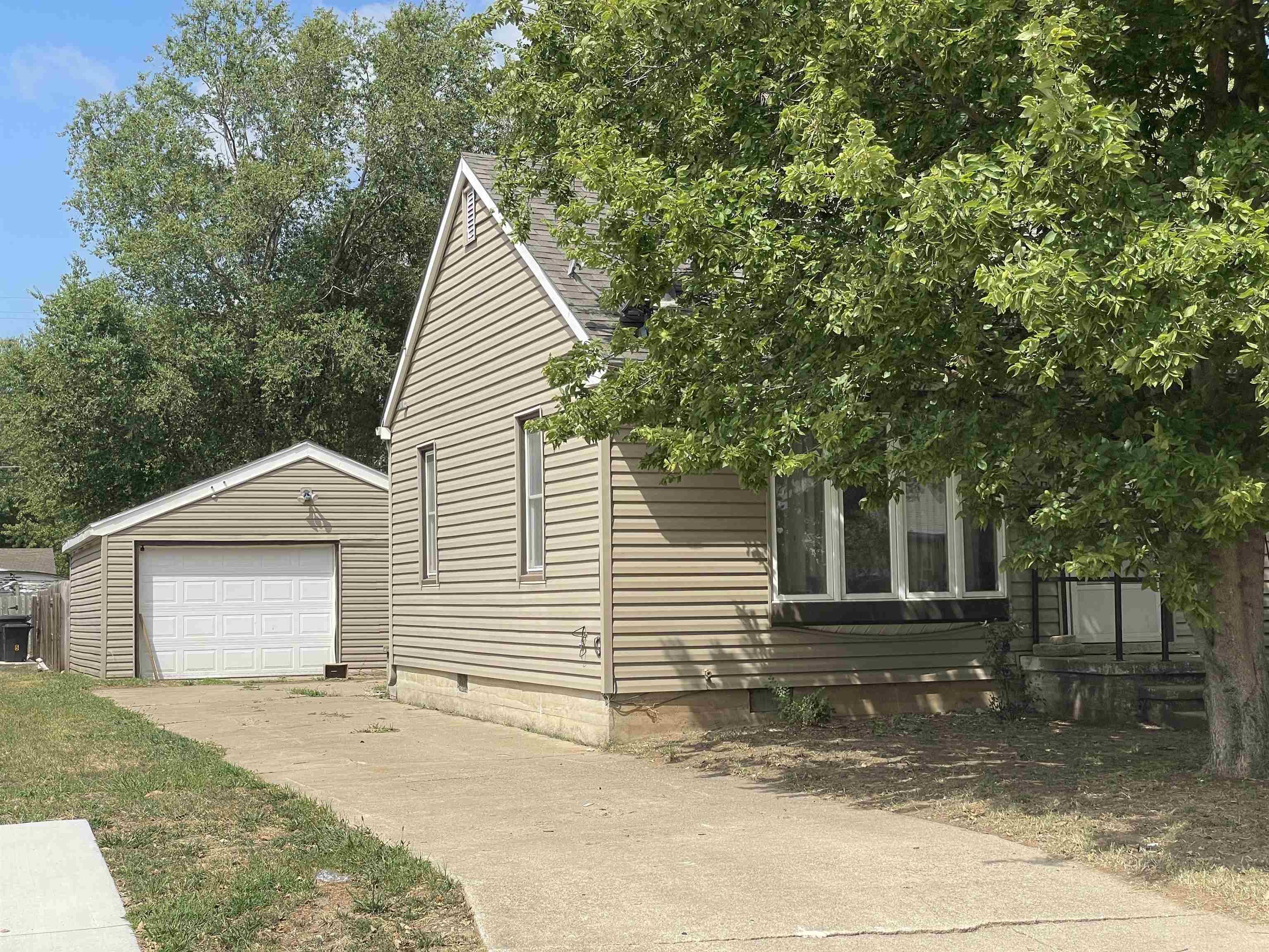 1406 N B Property Photo 2