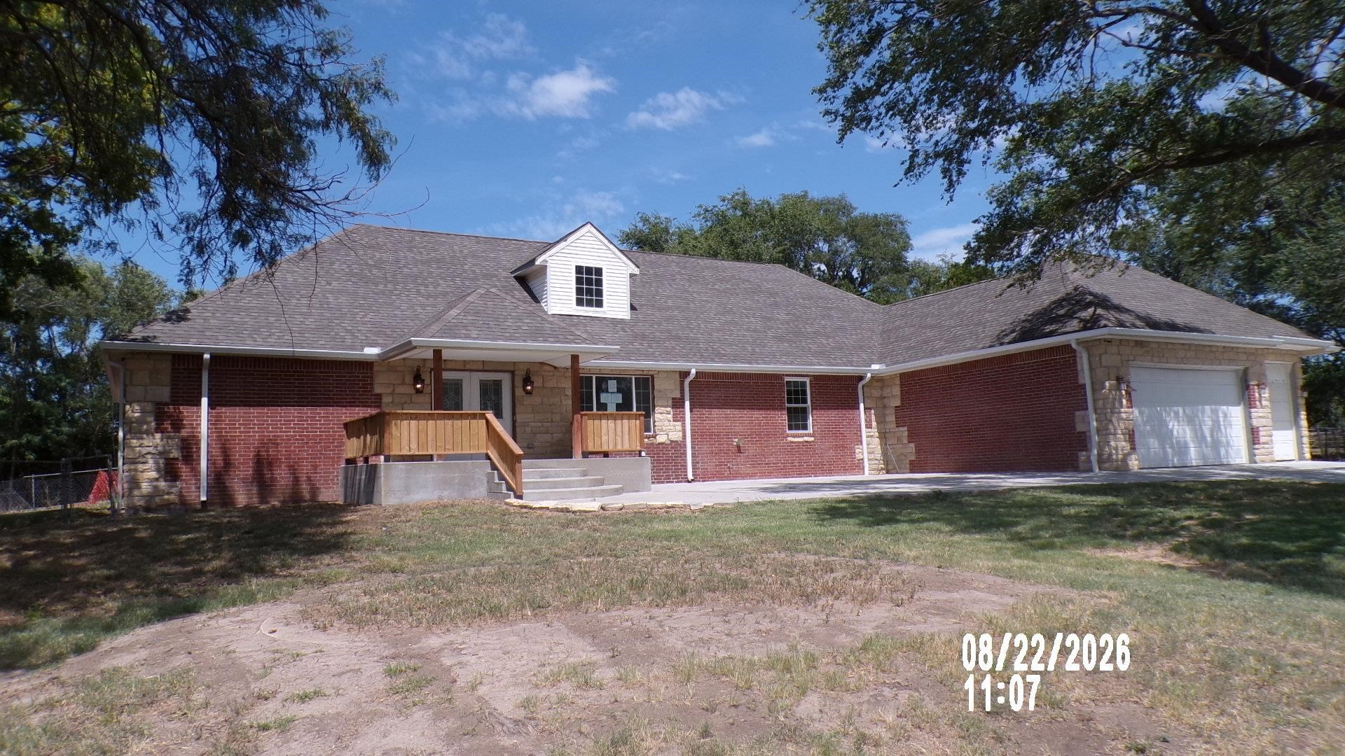 7530 N Broadway Ave Property Photo 1