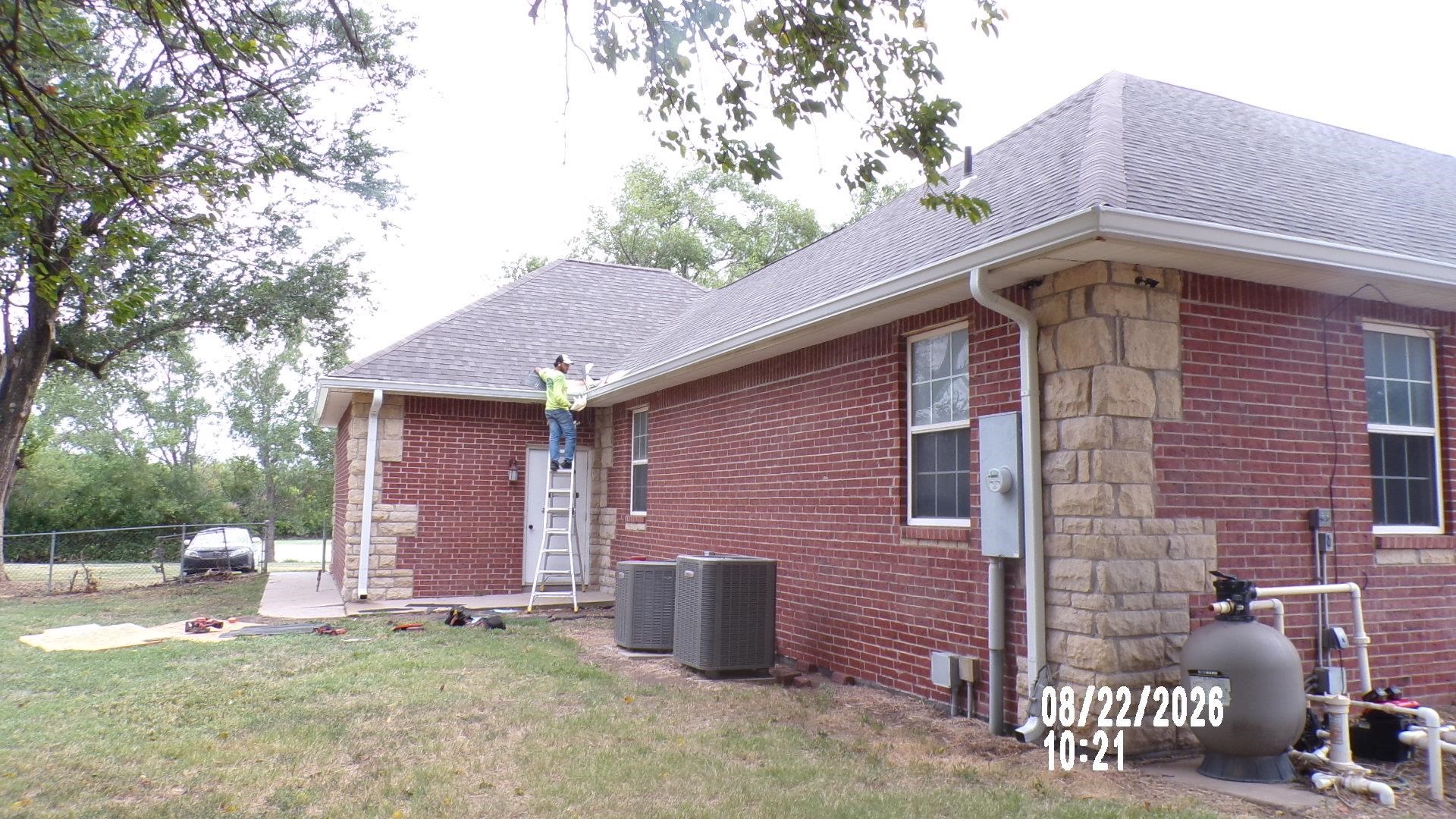 7530 N Broadway Ave Property Photo 5