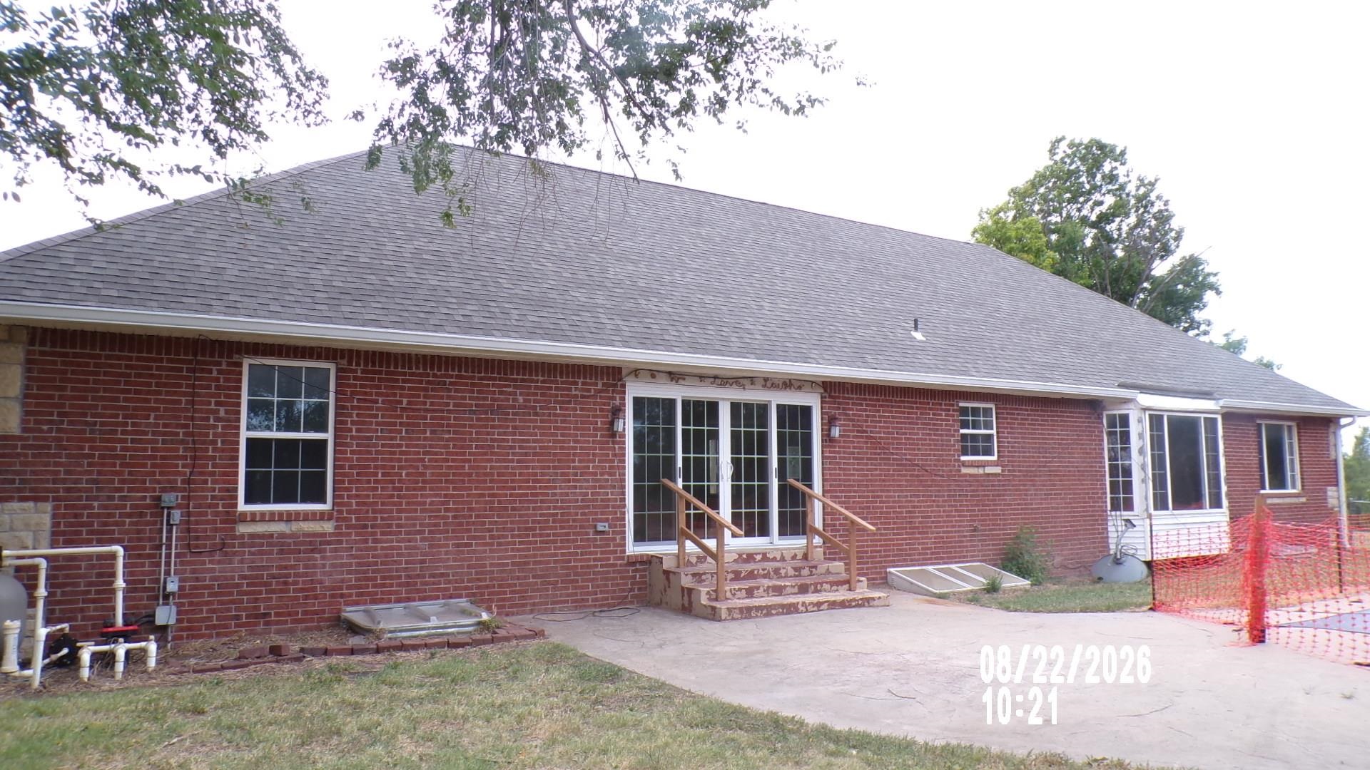 7530 N Broadway Ave Property Photo 6