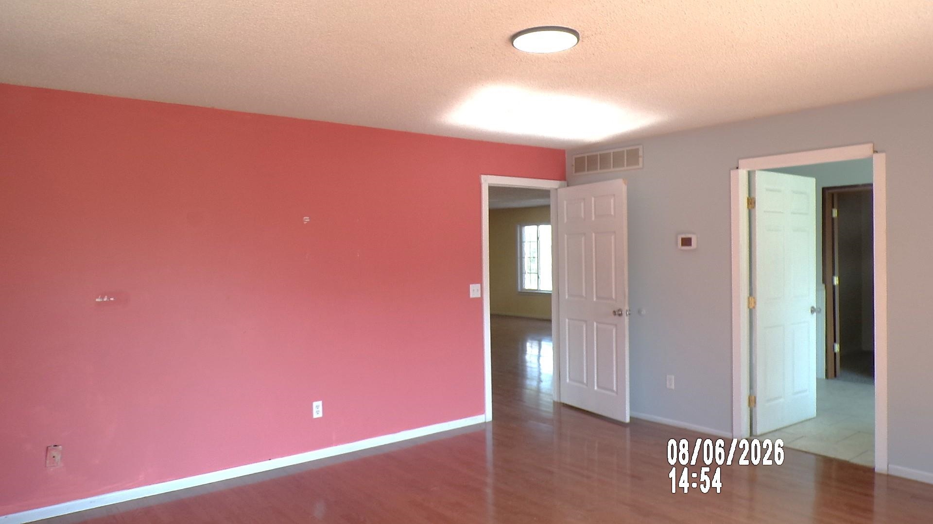 7530 N Broadway Ave Property Photo 8