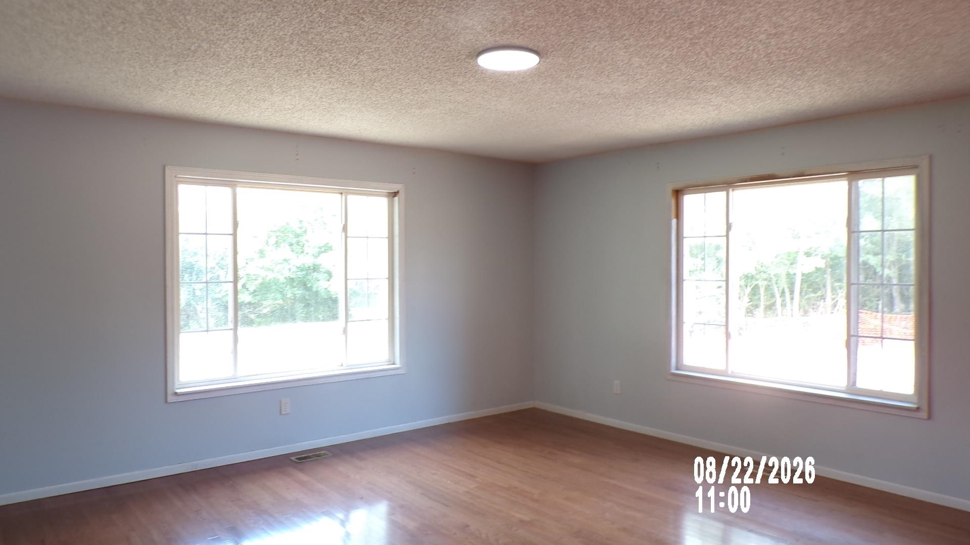 7530 N Broadway Ave Property Photo 9