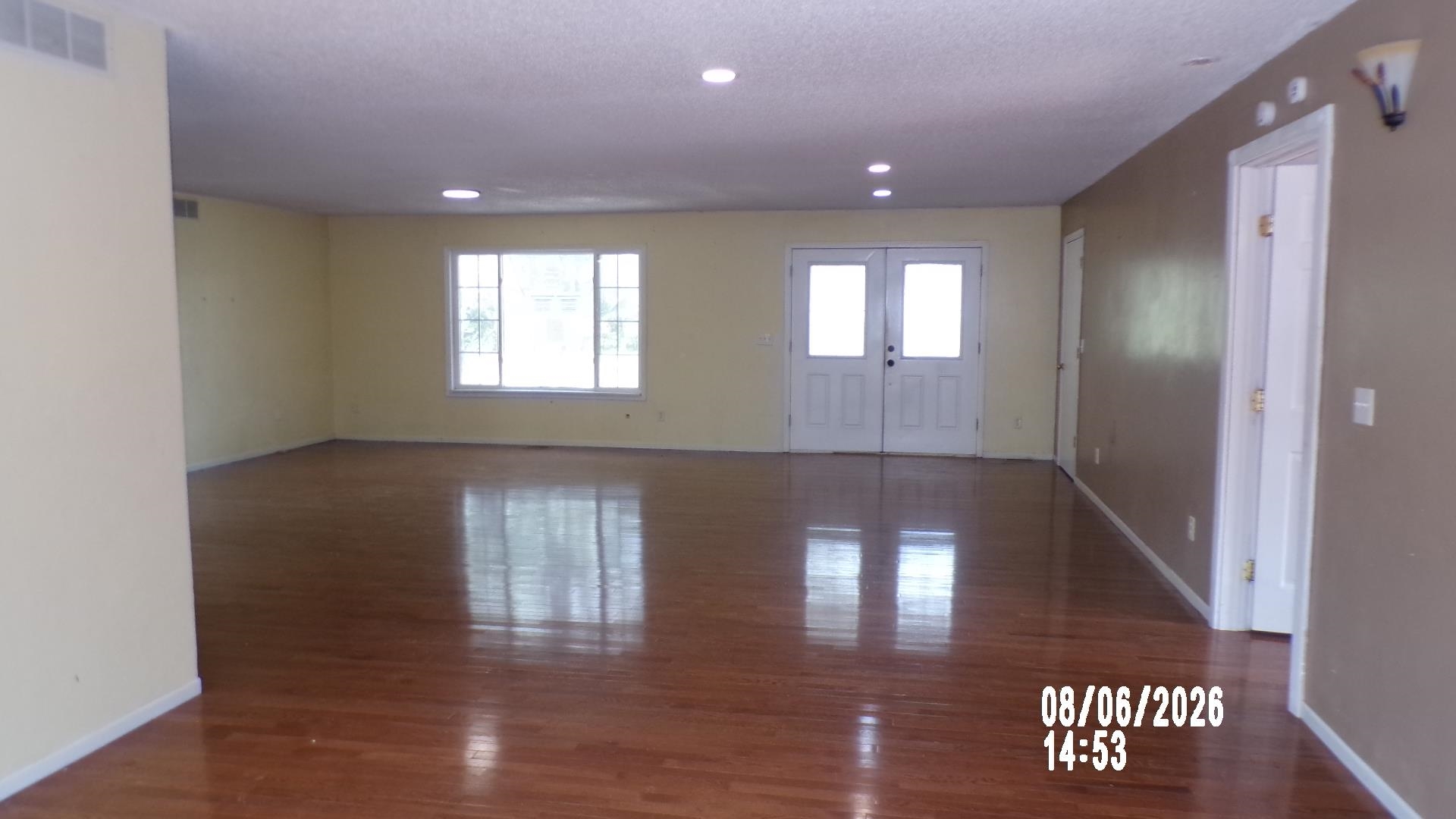 7530 N Broadway Ave Property Photo 12