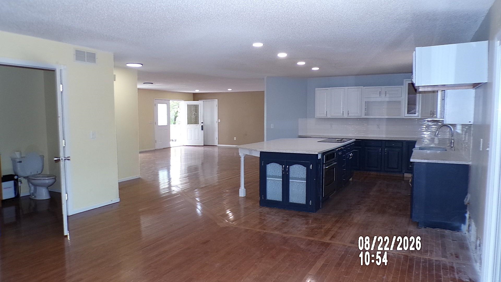 7530 N Broadway Ave Property Photo 14
