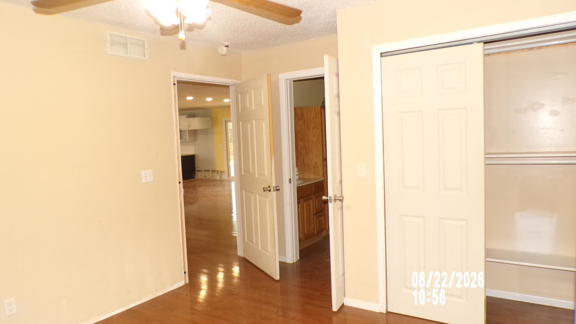 7530 N Broadway Ave Property Photo 20