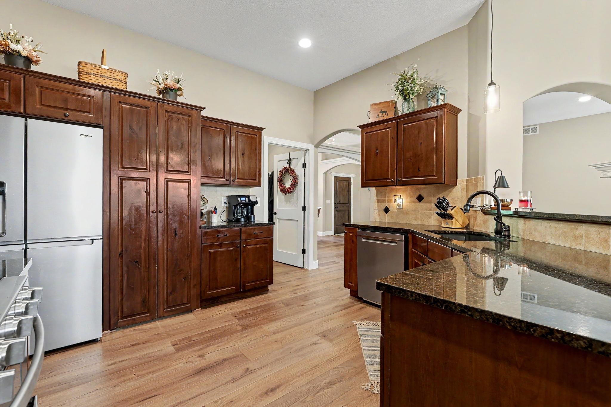 1431 E Summerlyn Property Photo 10
