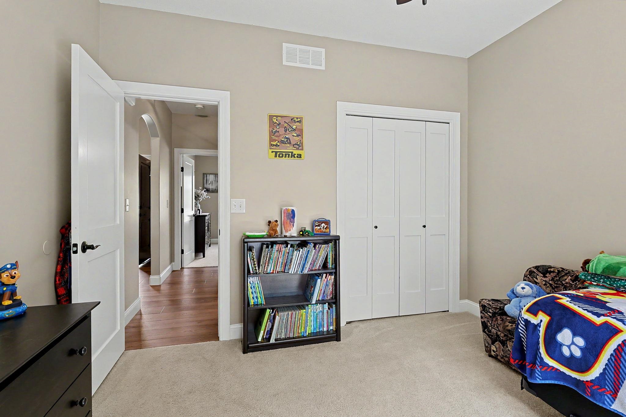 1431 E Summerlyn Property Photo 21