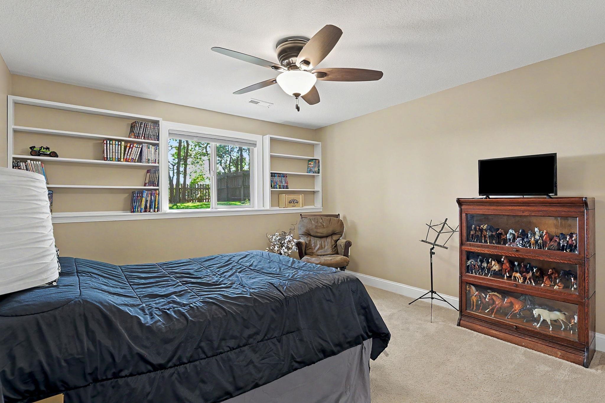 1431 E Summerlyn Property Photo 31