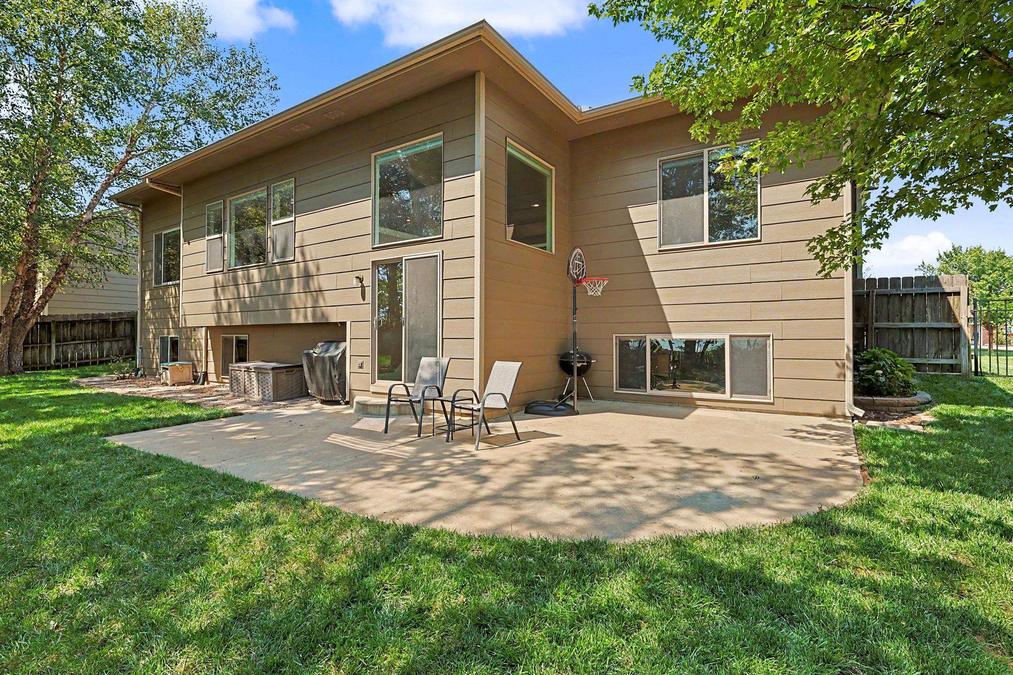 1431 E Summerlyn Property Photo 33