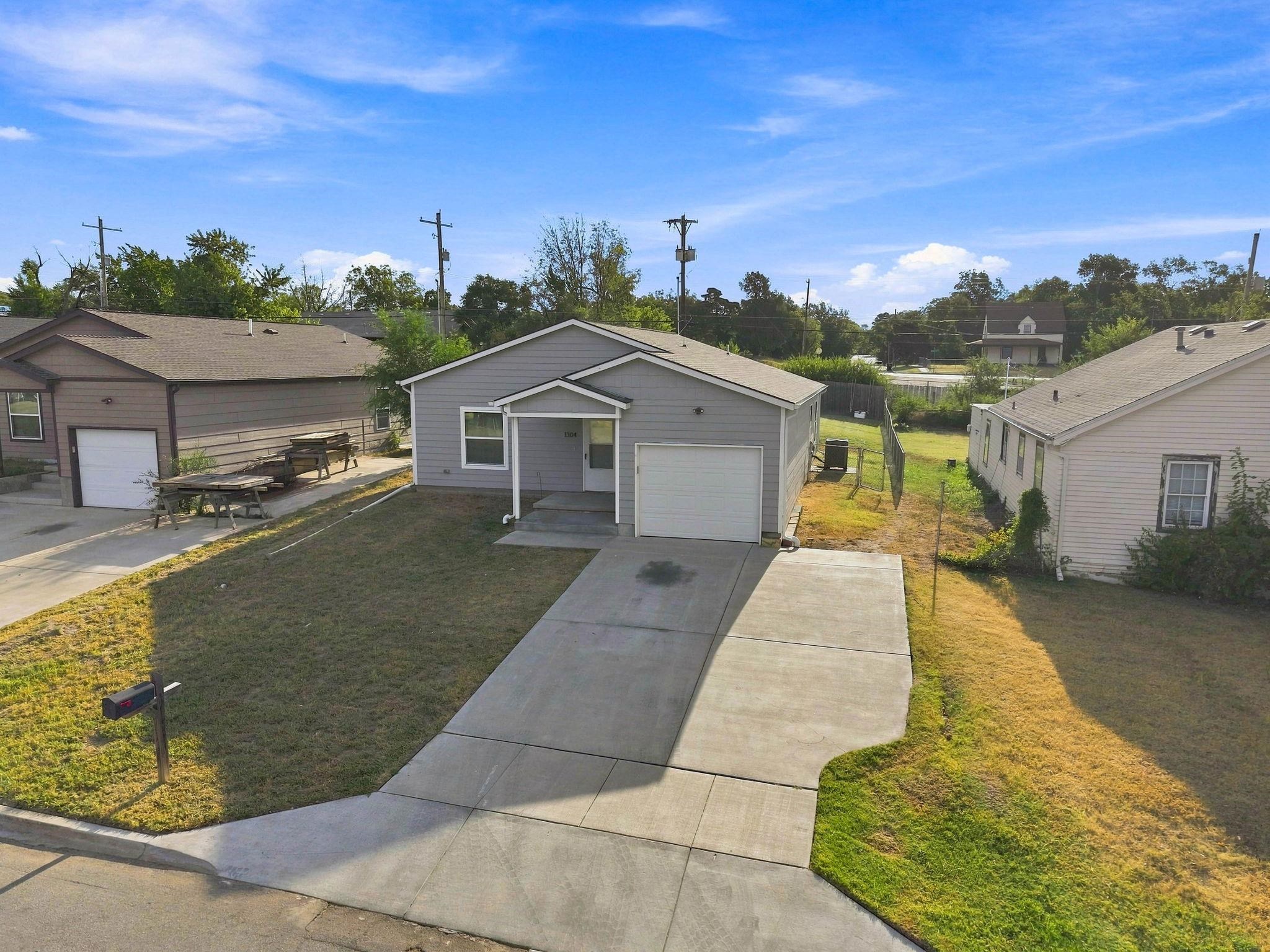 1304 N Lorraine Ave Property Photo 2