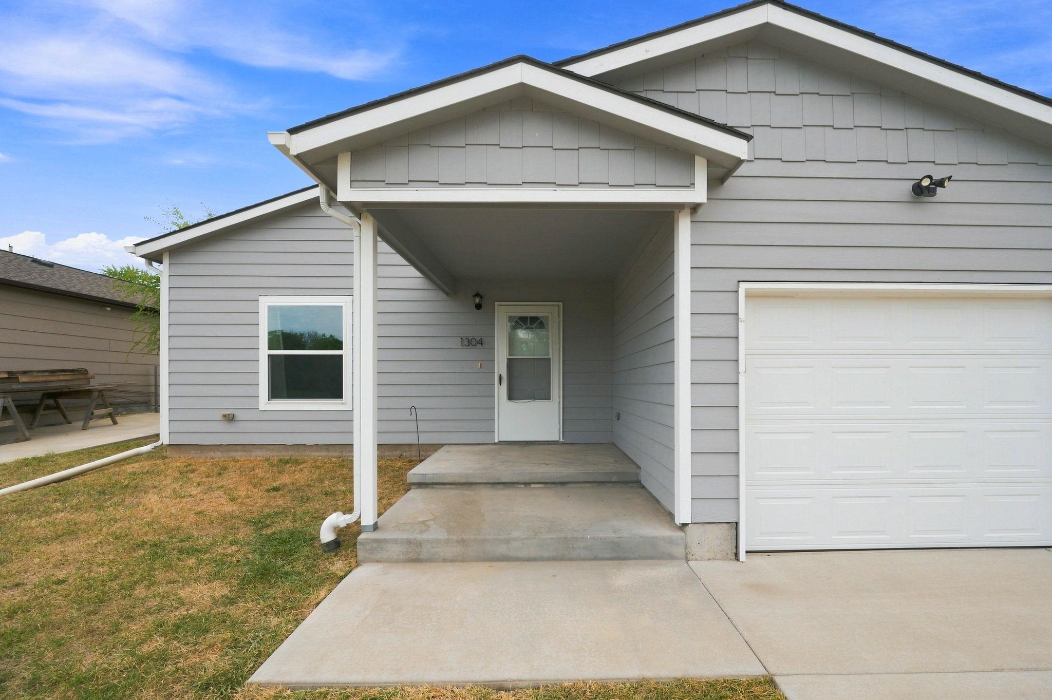1304 N Lorraine Ave Property Photo 4