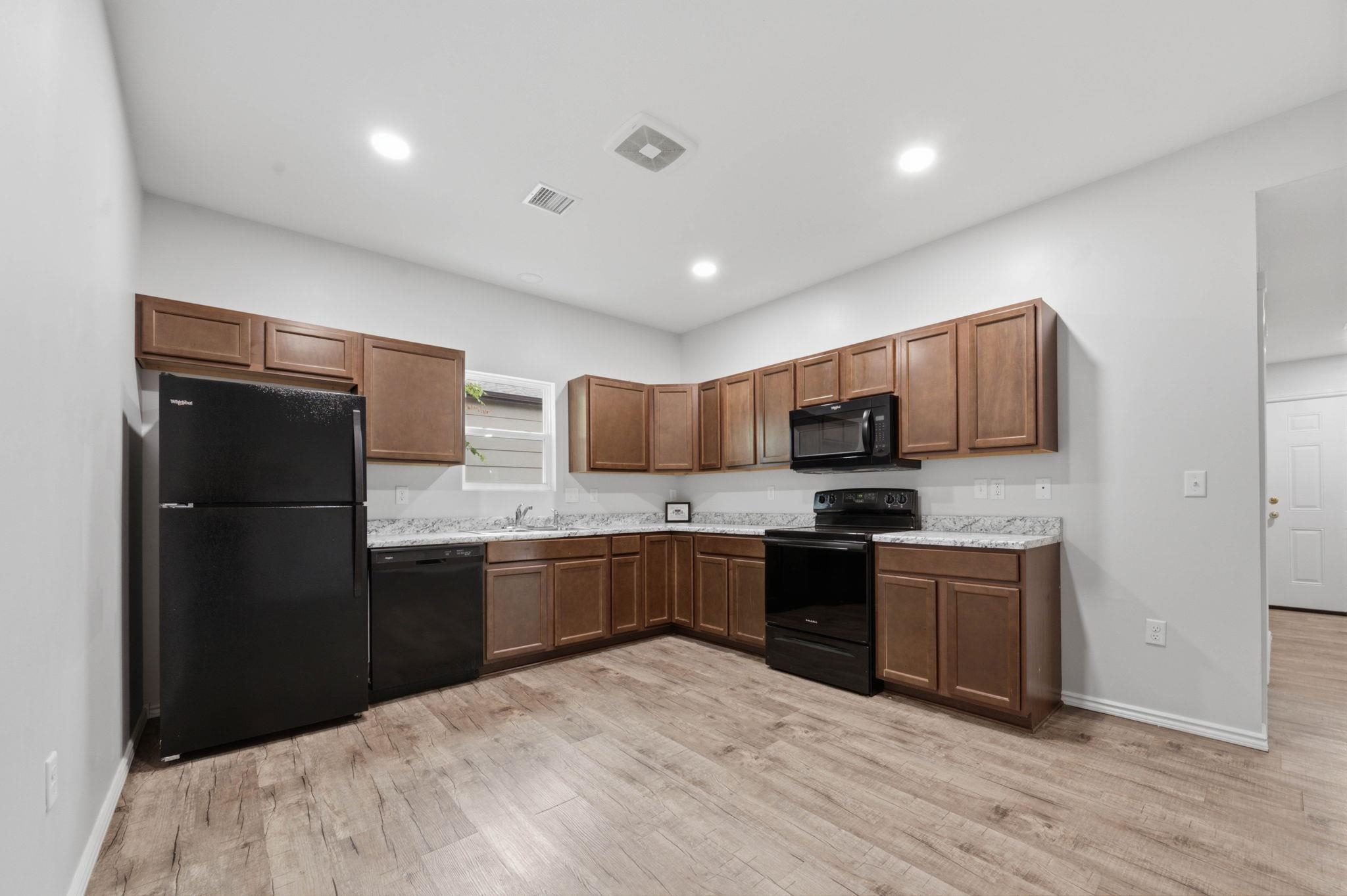 1304 N Lorraine Ave Property Photo 9
