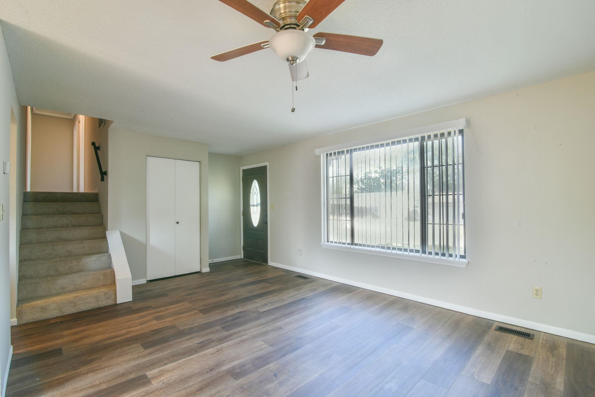 3208 N Cranberry Property Photo 6