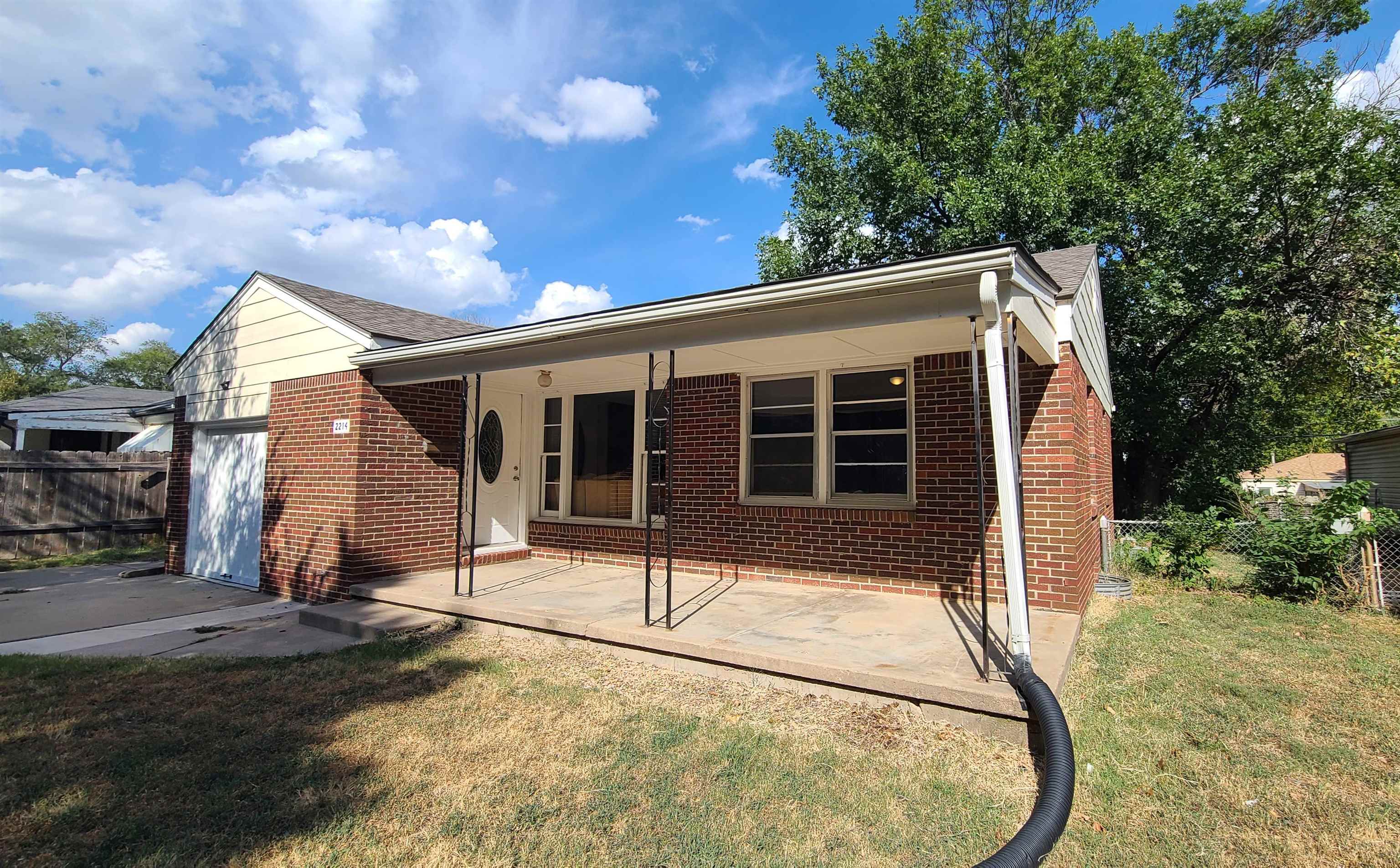 2214 S Pinecrest Ave Property Photo 2