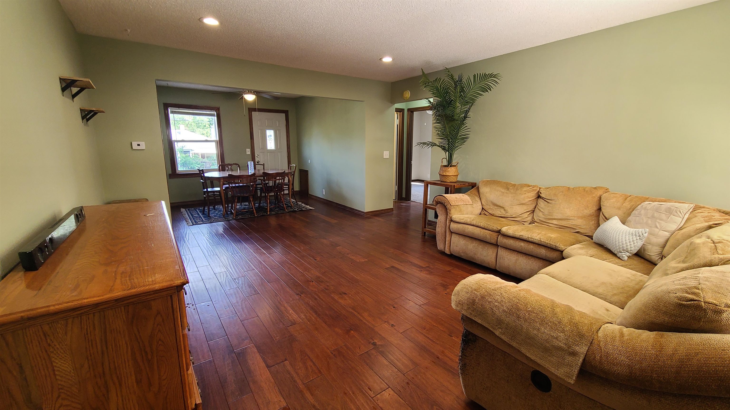 2214 S Pinecrest Ave Property Photo 4