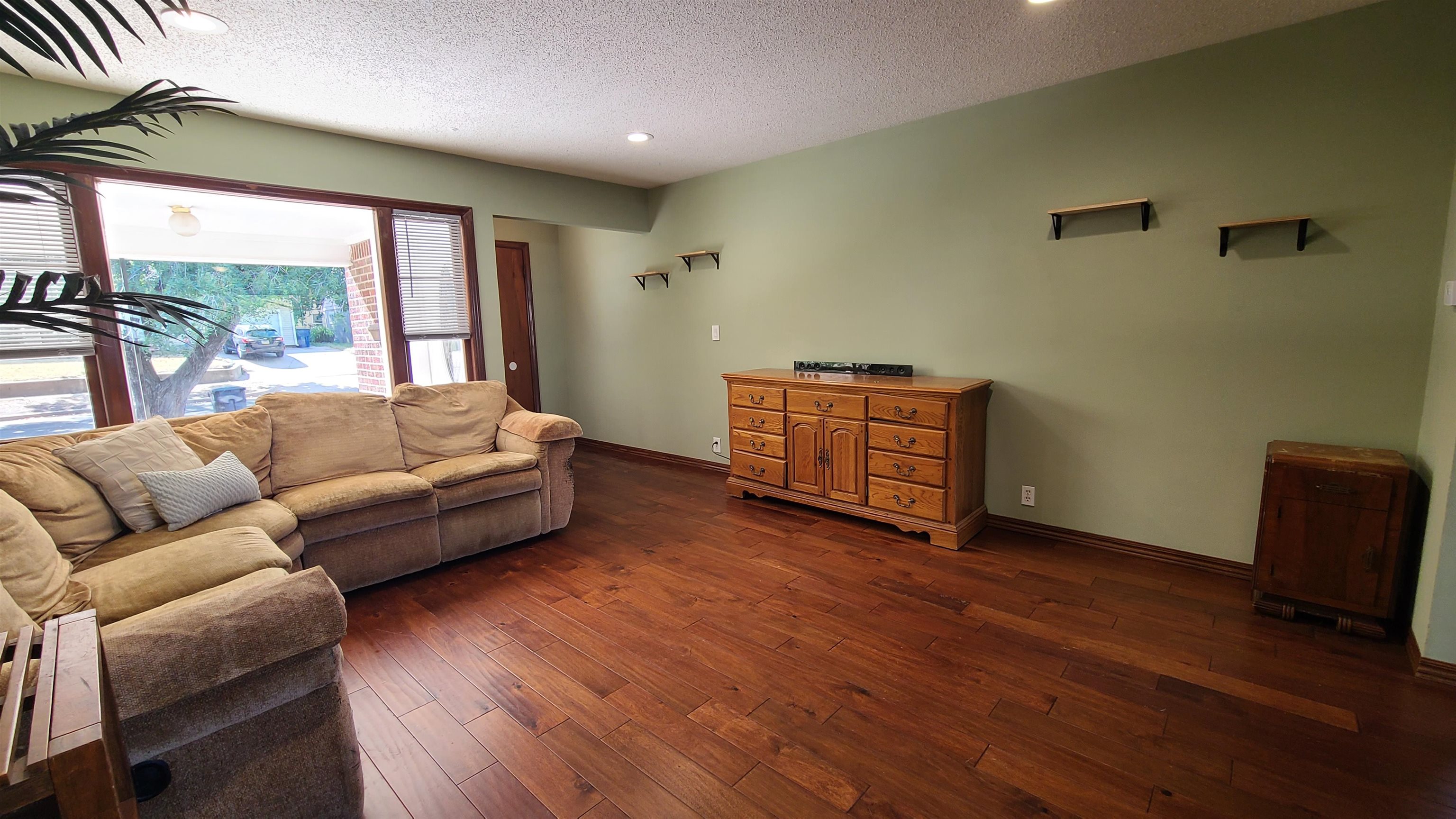 2214 S Pinecrest Ave Property Photo 5