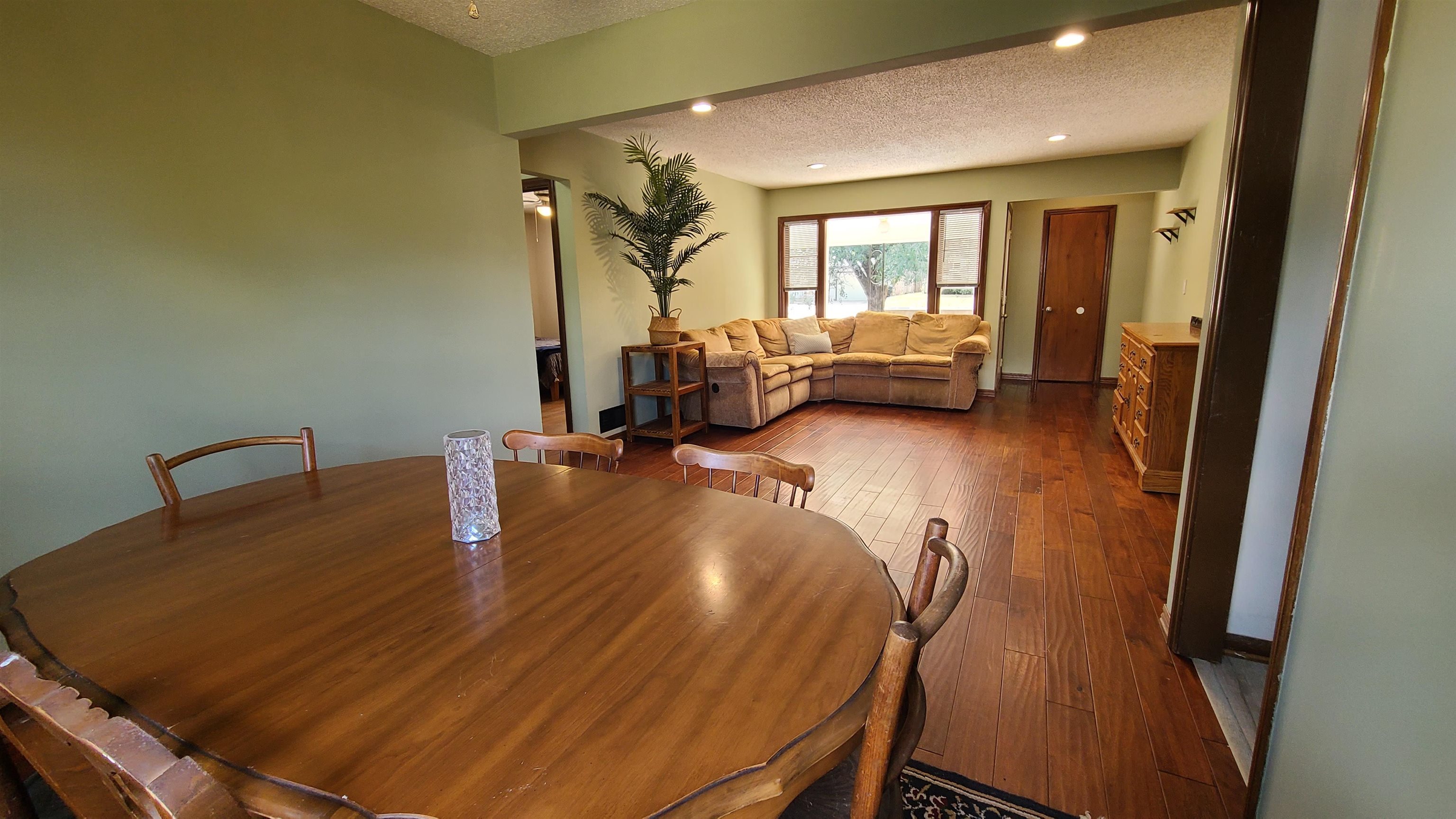 2214 S Pinecrest Ave Property Photo 7