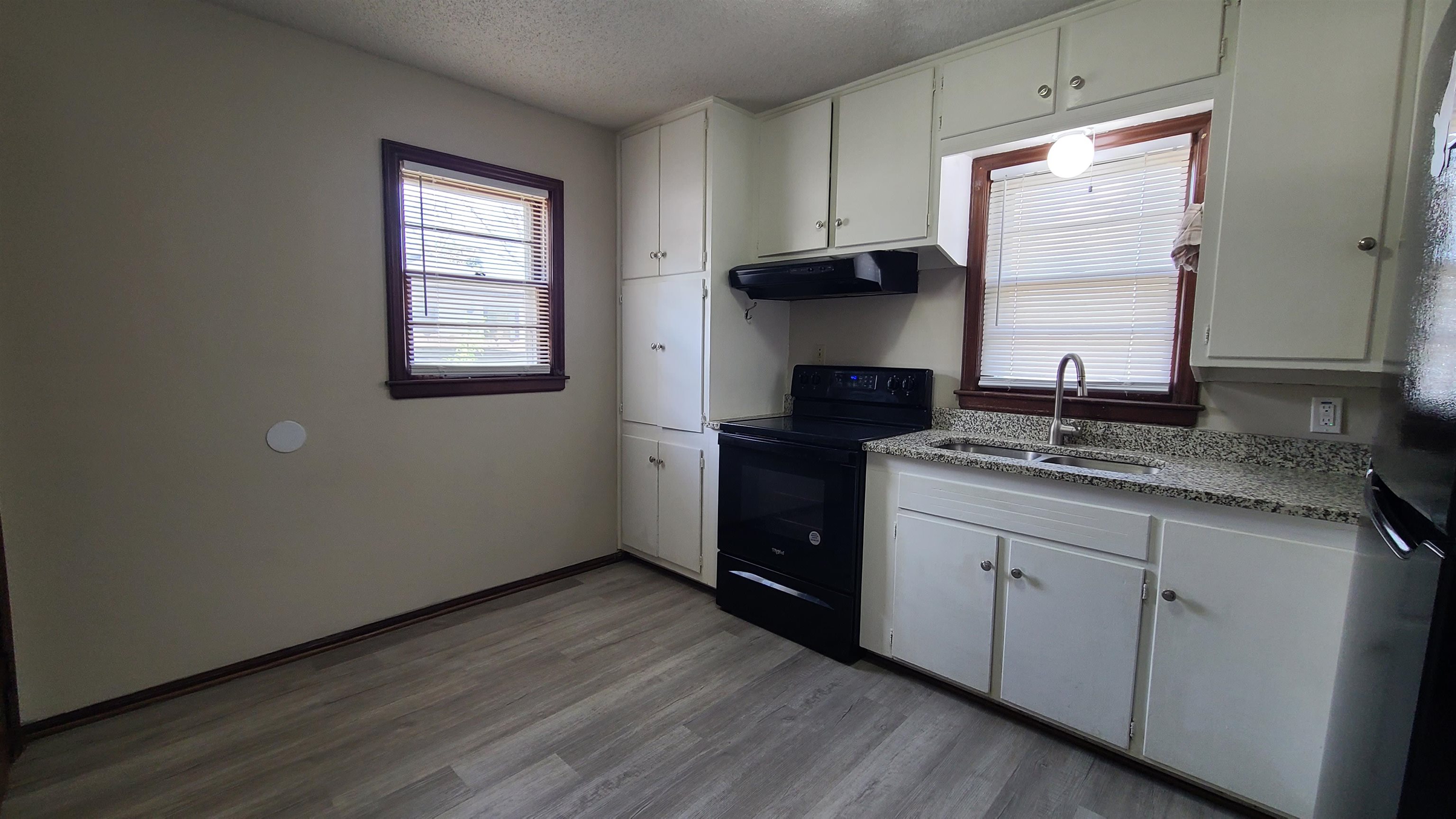 2214 S Pinecrest Ave Property Photo 9