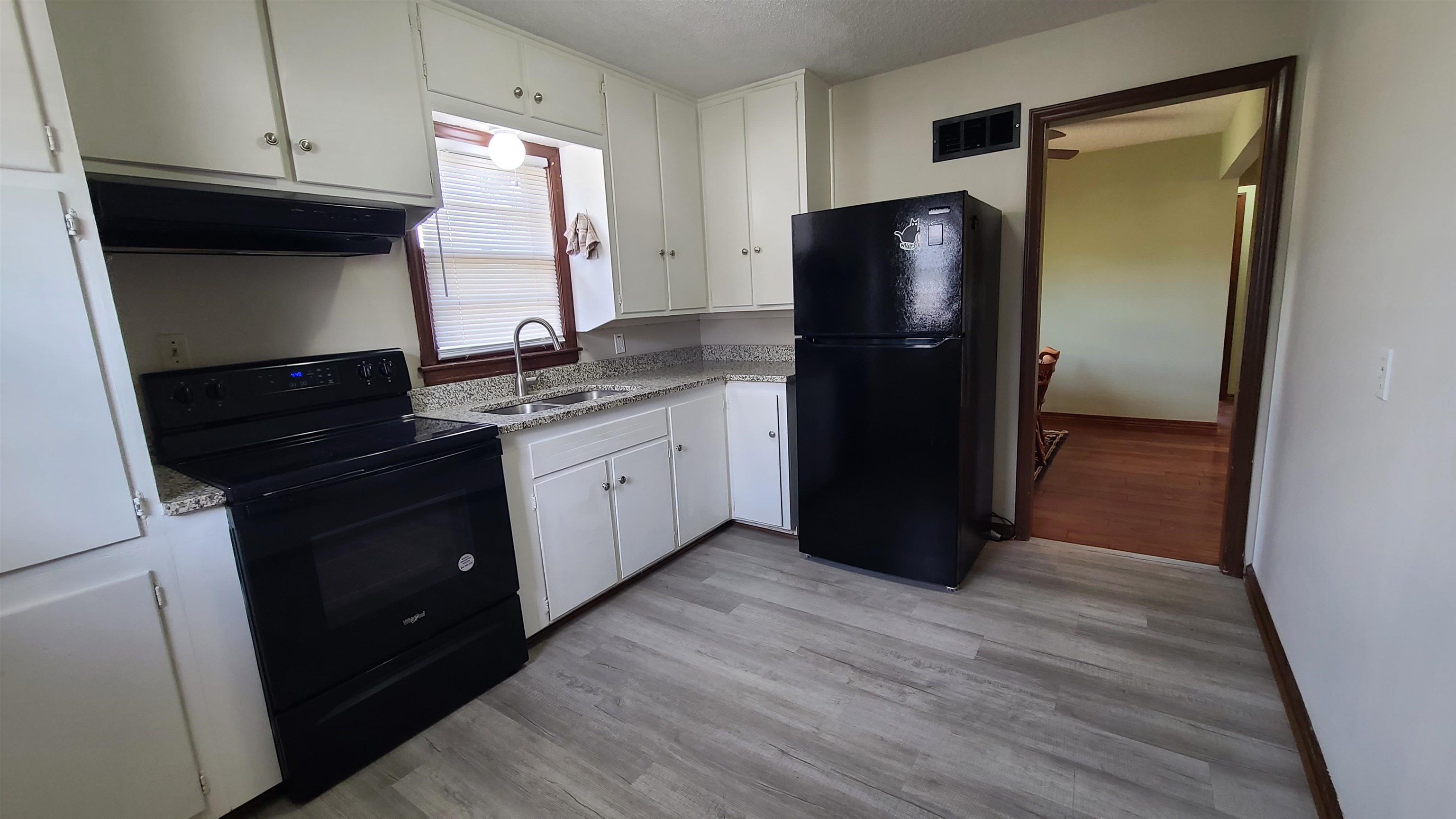 2214 S Pinecrest Ave Property Photo 10