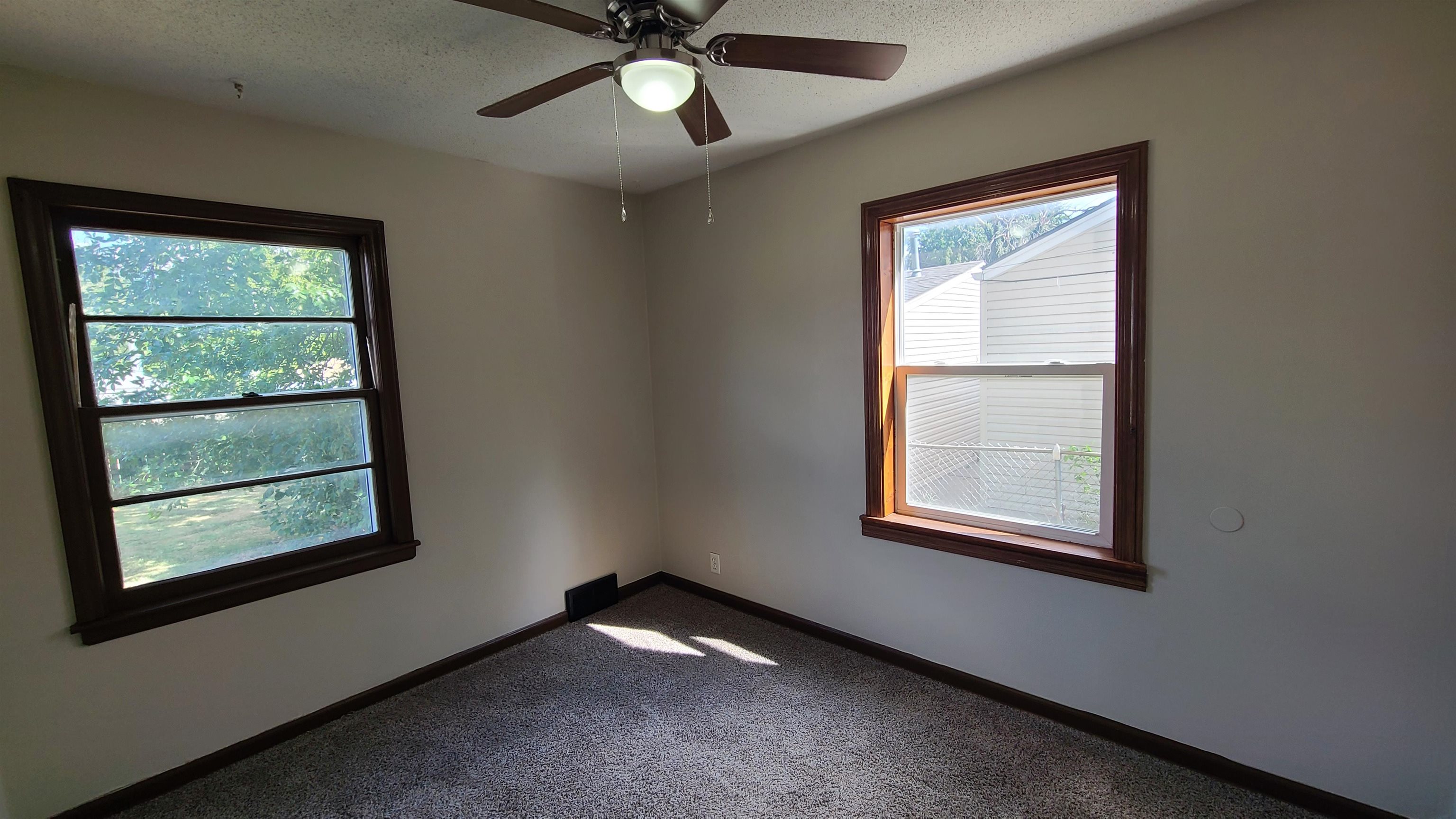 2214 S Pinecrest Ave Property Photo 11