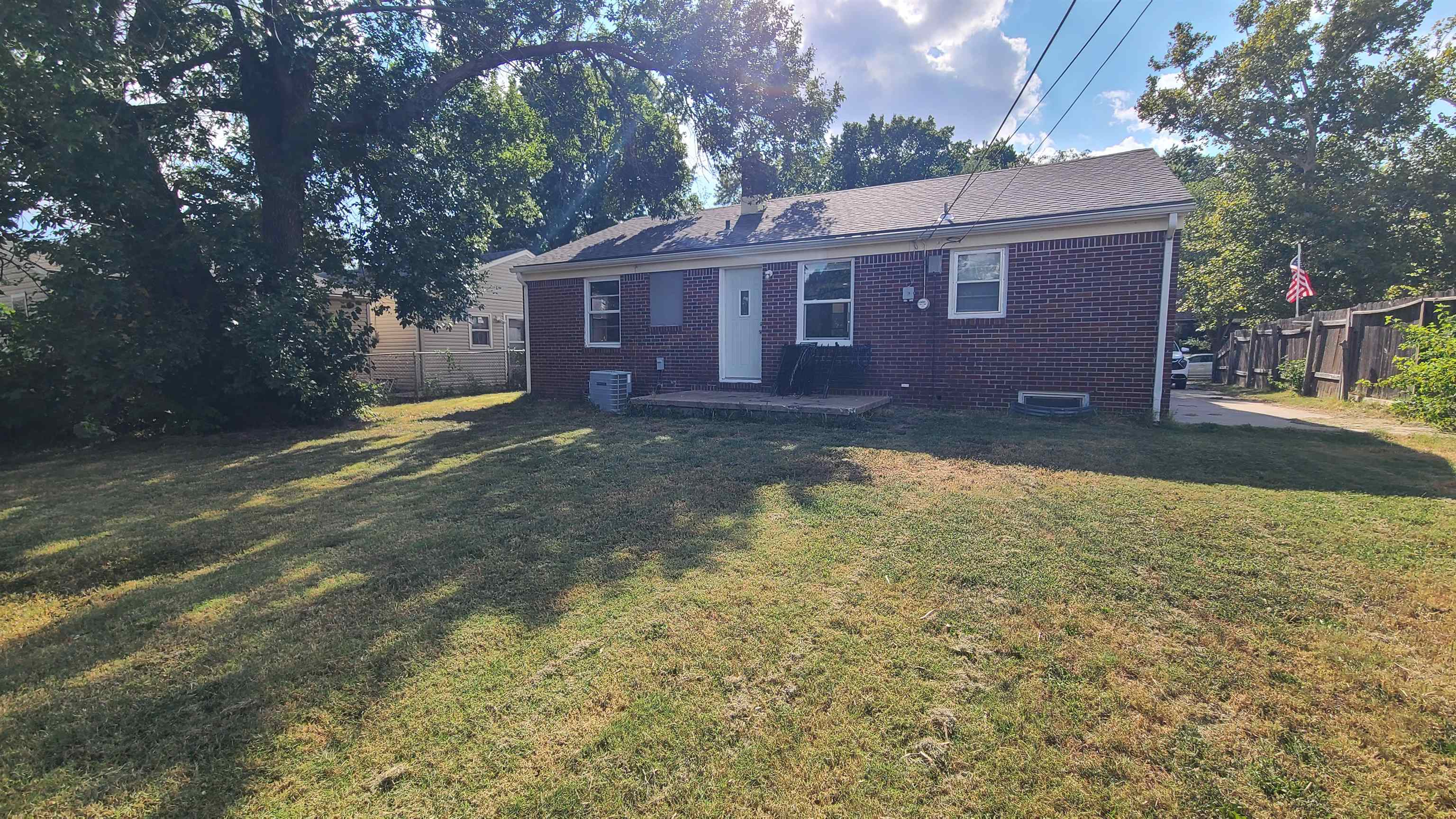 2214 S Pinecrest Ave Property Photo 19