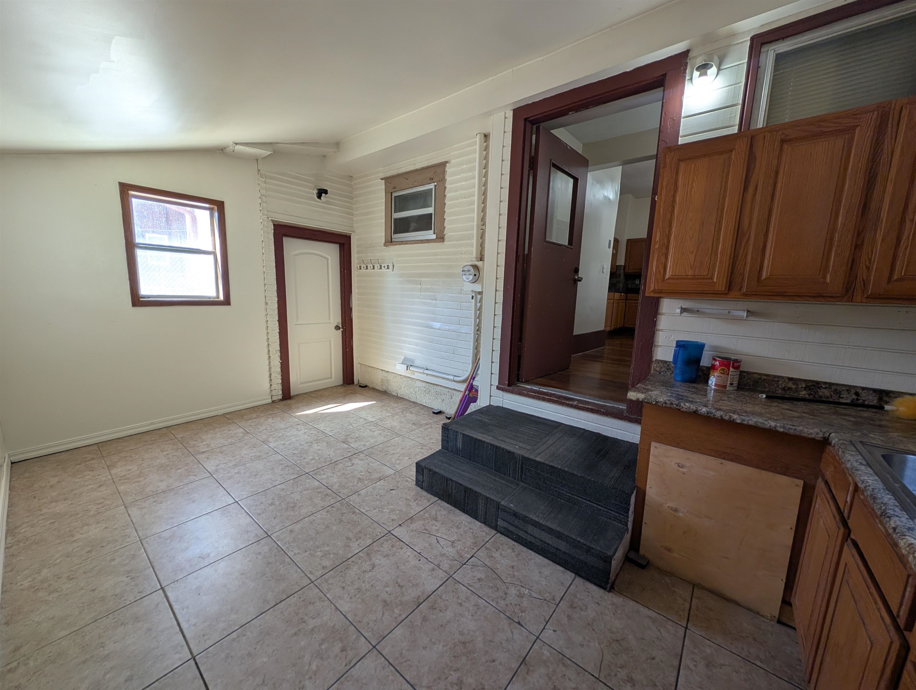 1818 N Park Pl Property Photo 6