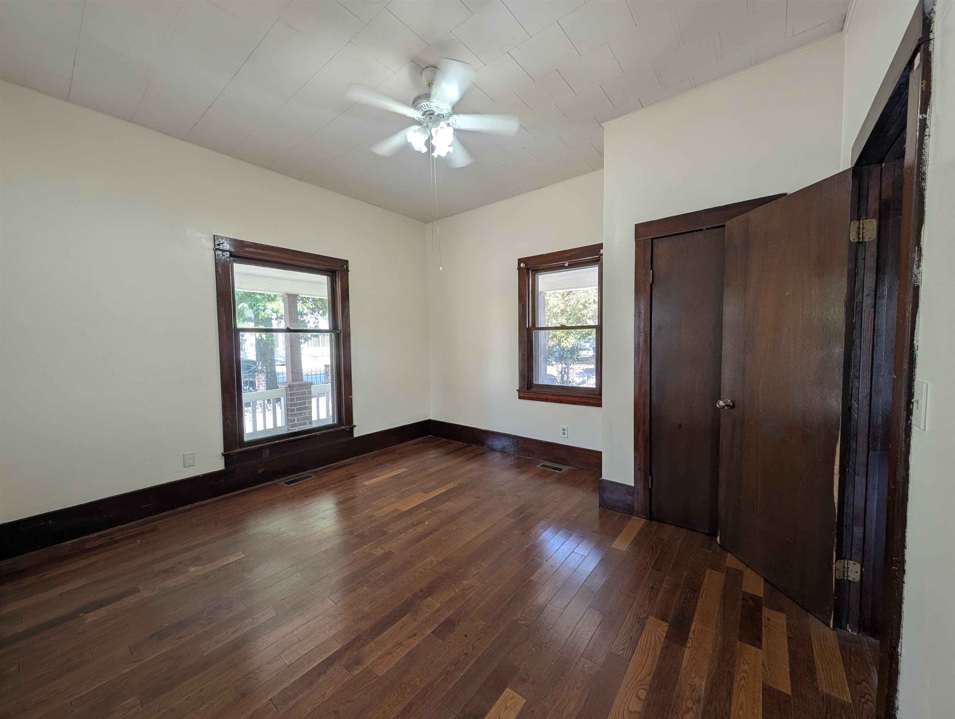 1818 N Park Pl Property Photo 8