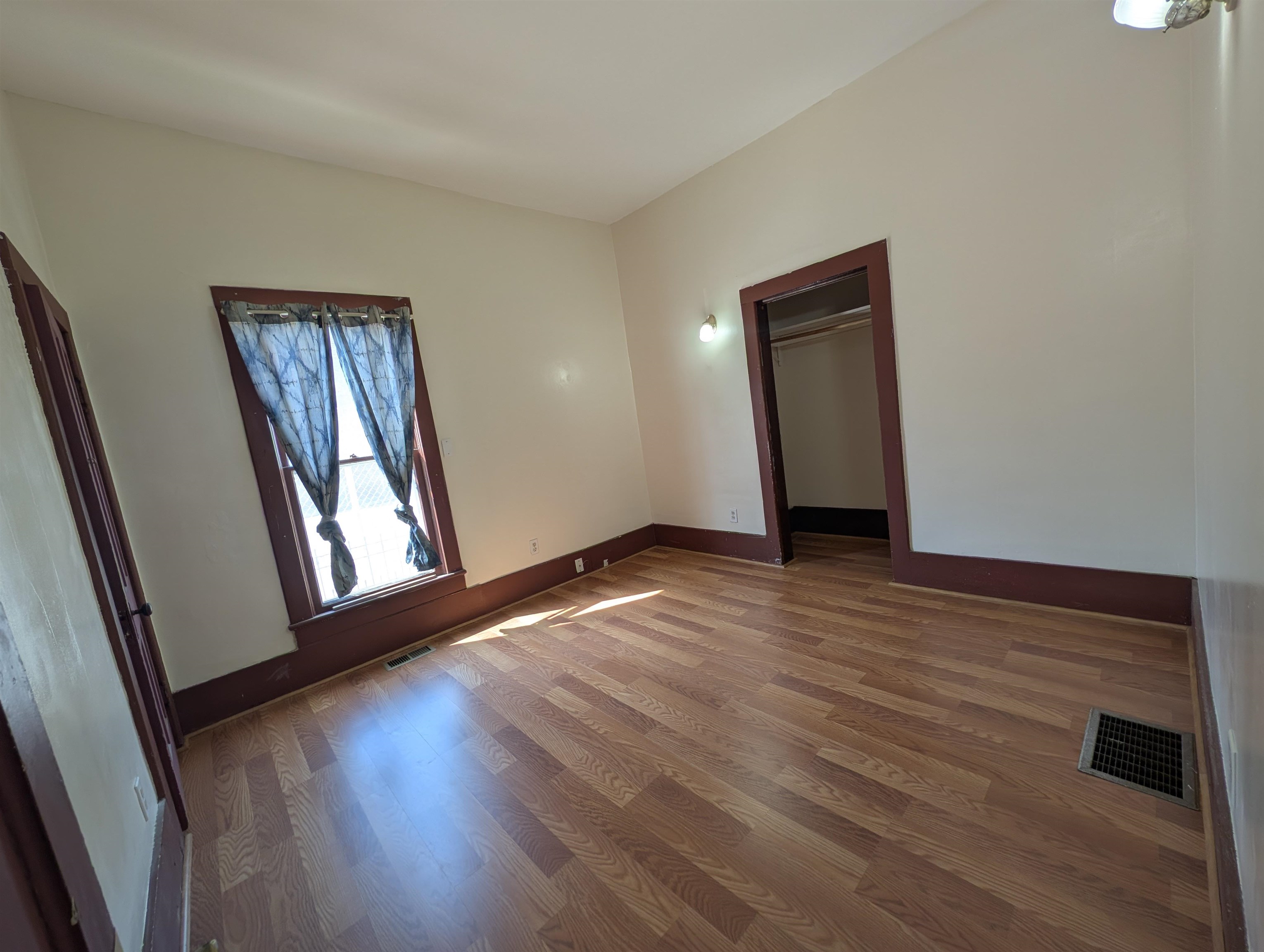 1818 N Park Pl Property Photo 9