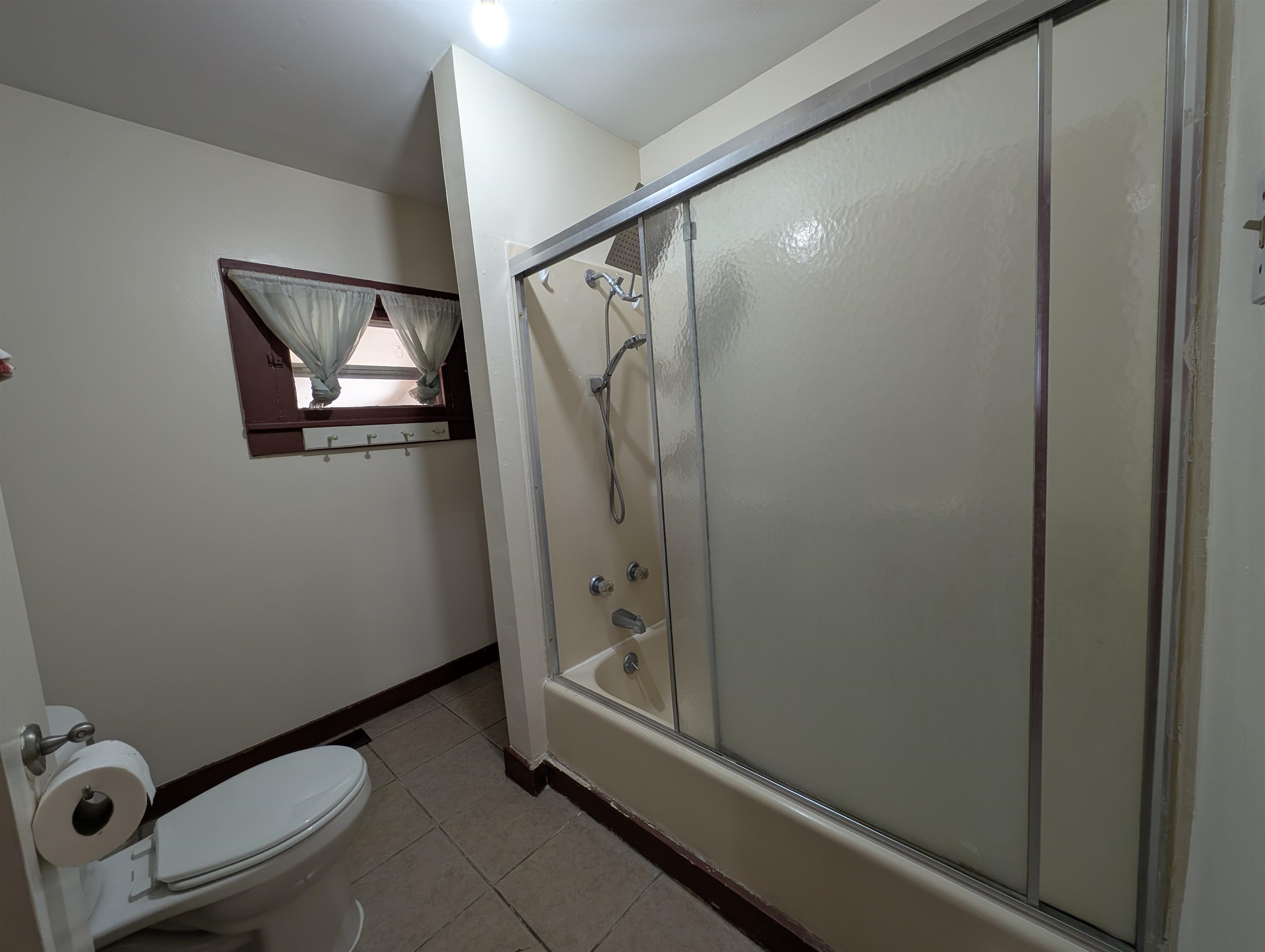 1818 N Park Pl Property Photo 12