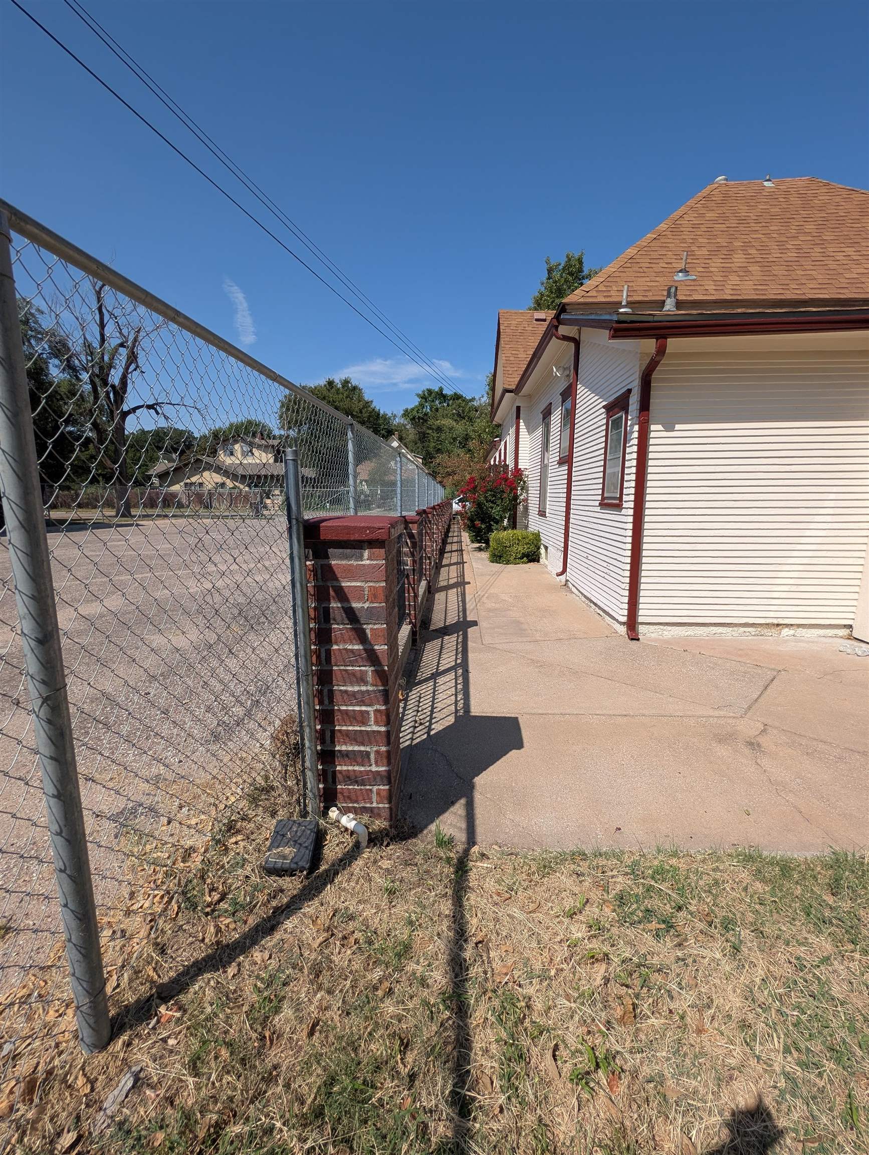 1818 N Park Pl Property Photo 23