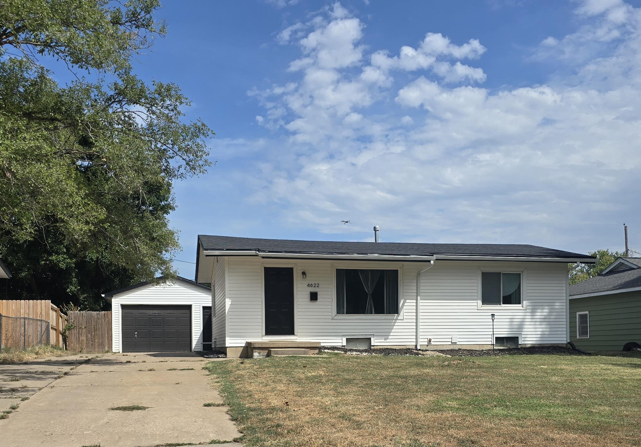 4622 S Vine Property Photo 1