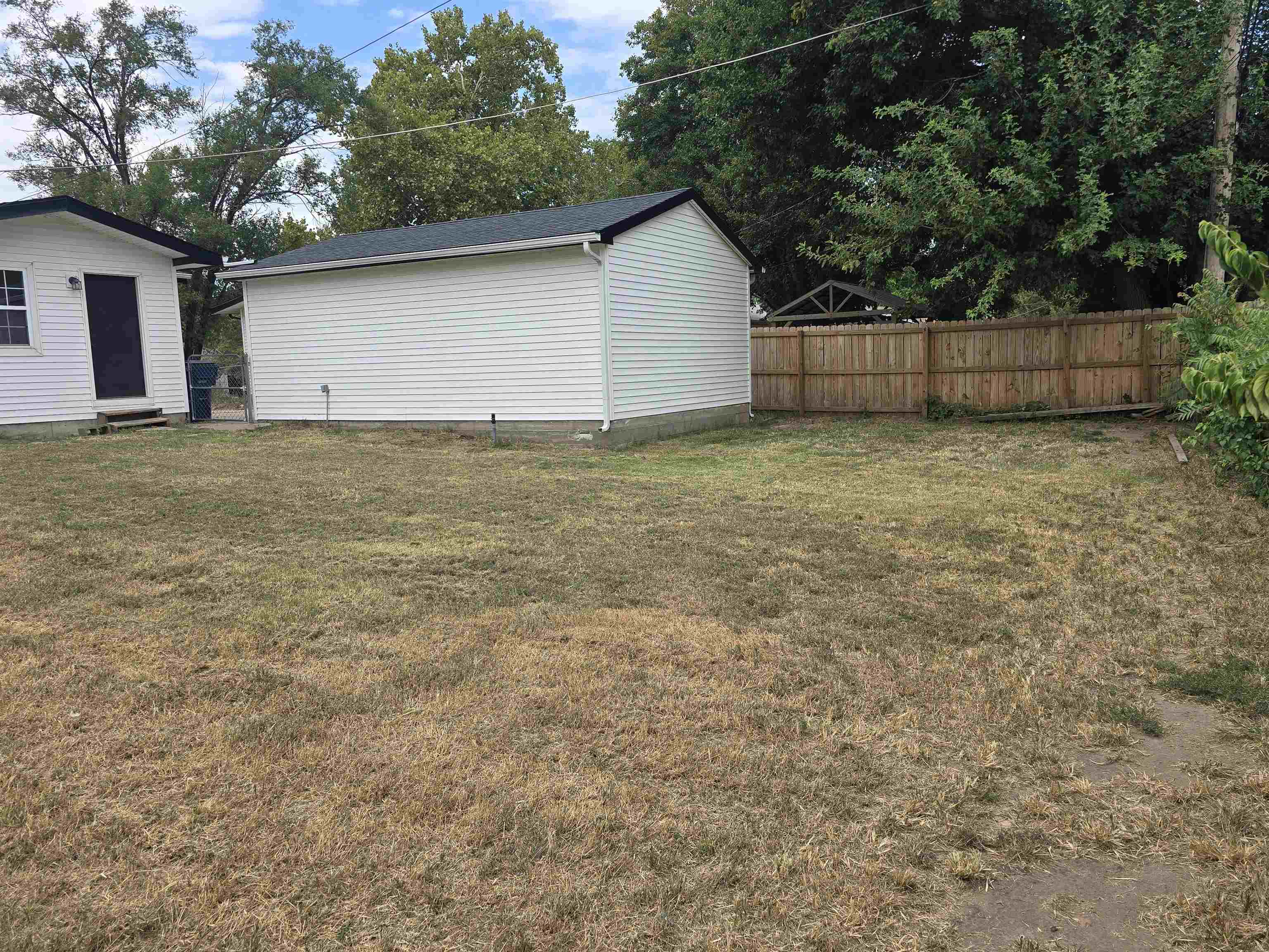 4622 S Vine Property Photo 5