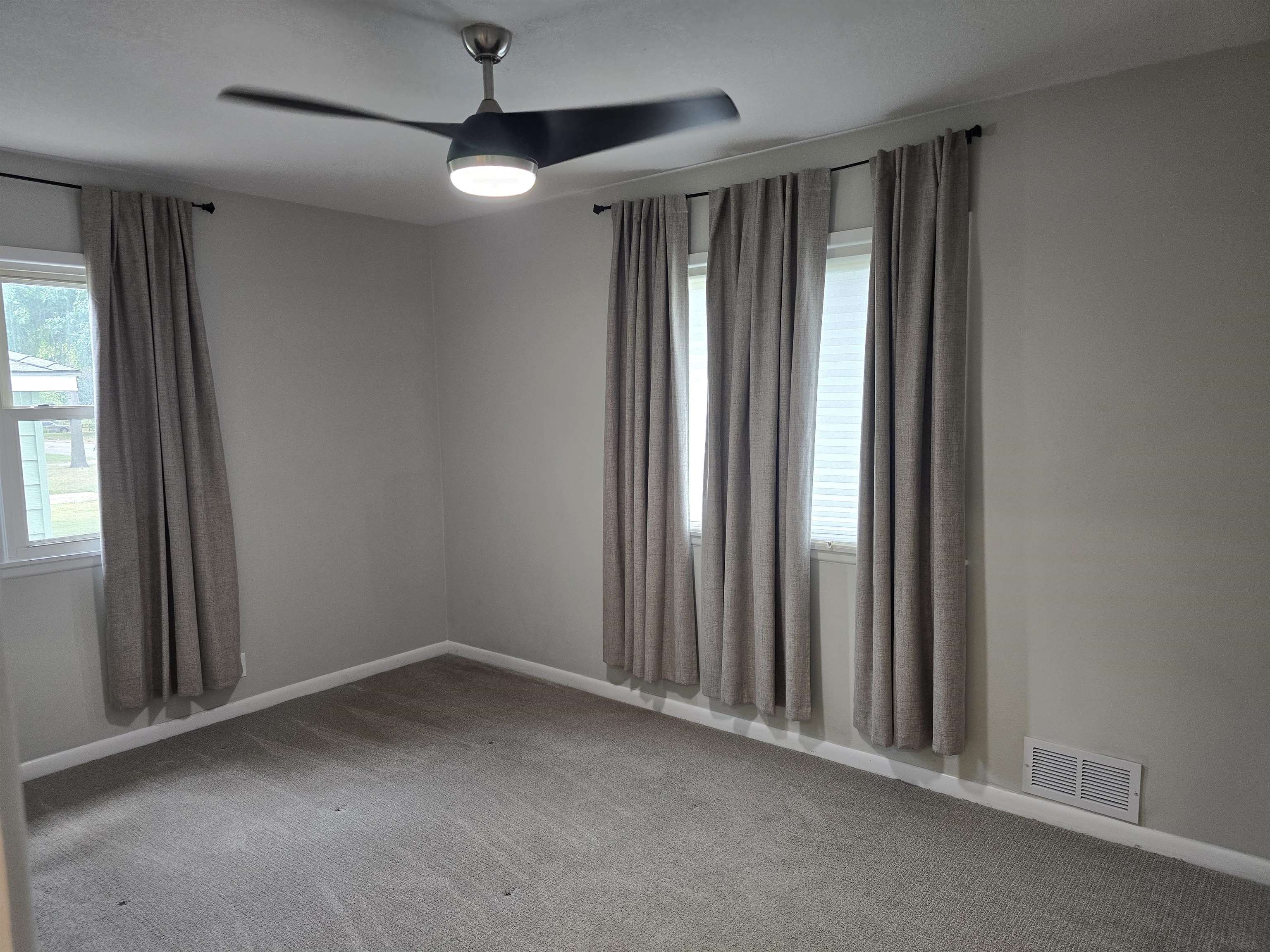 4622 S Vine Property Photo 15