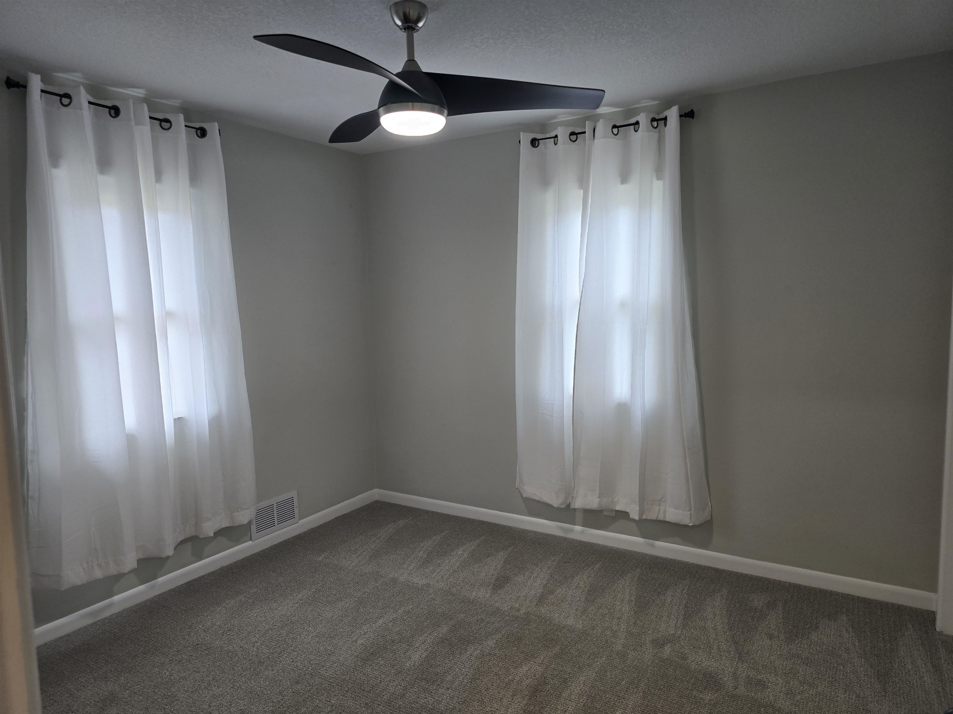 4622 S Vine Property Photo 16