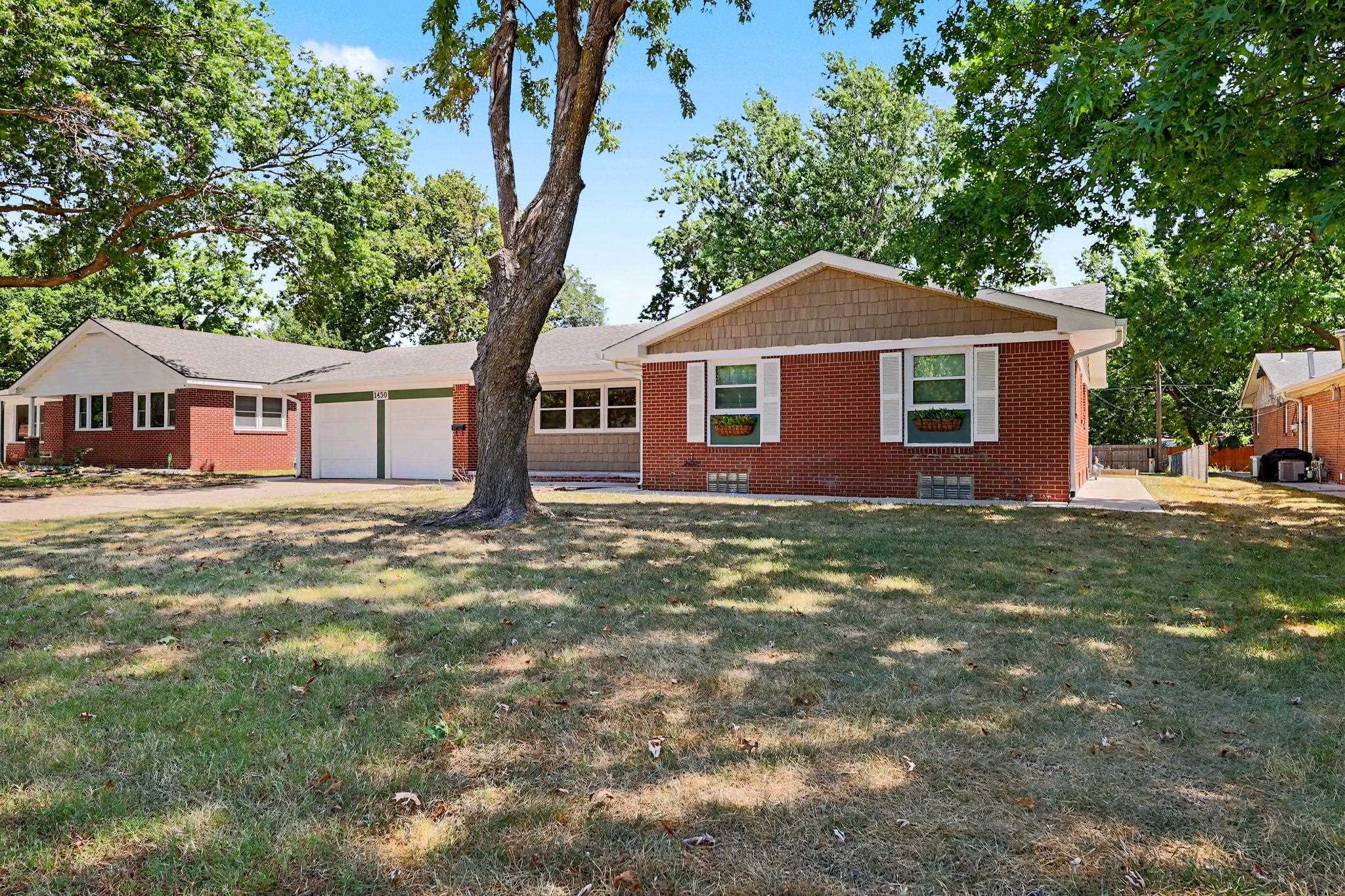 1430 N Mount Carmel Ave Property Photo 3