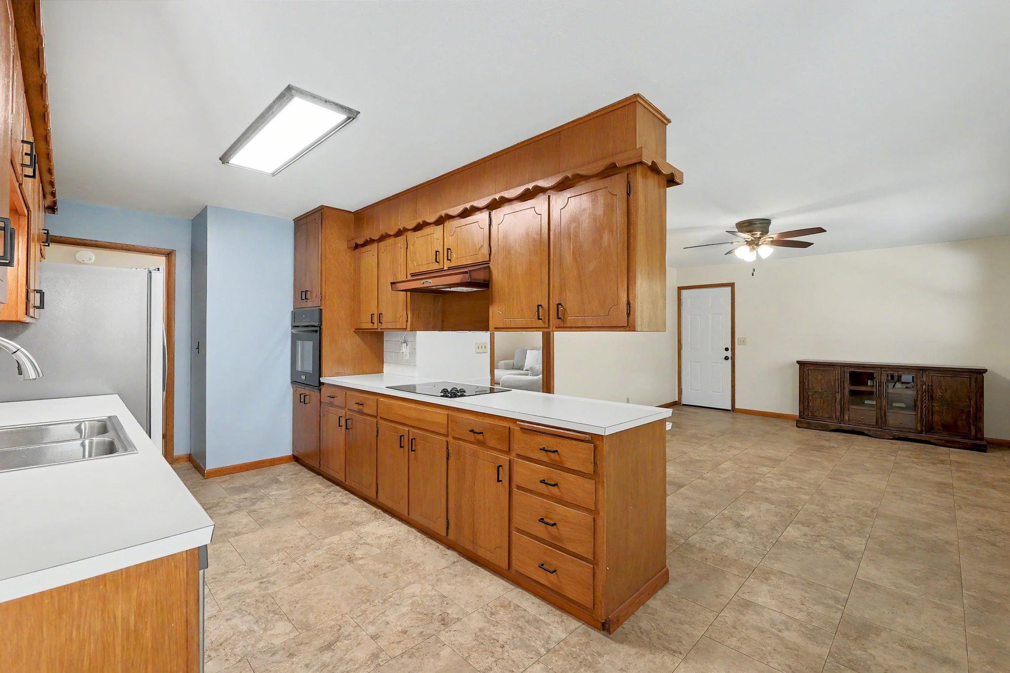 1430 N Mount Carmel Ave Property Photo 11
